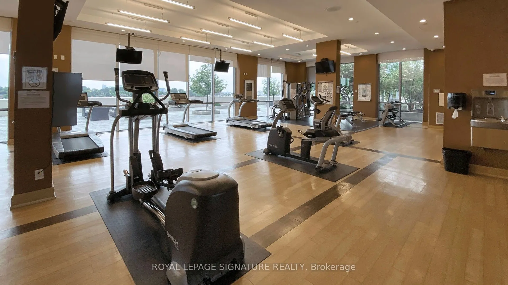 181 Village Green Square, #915