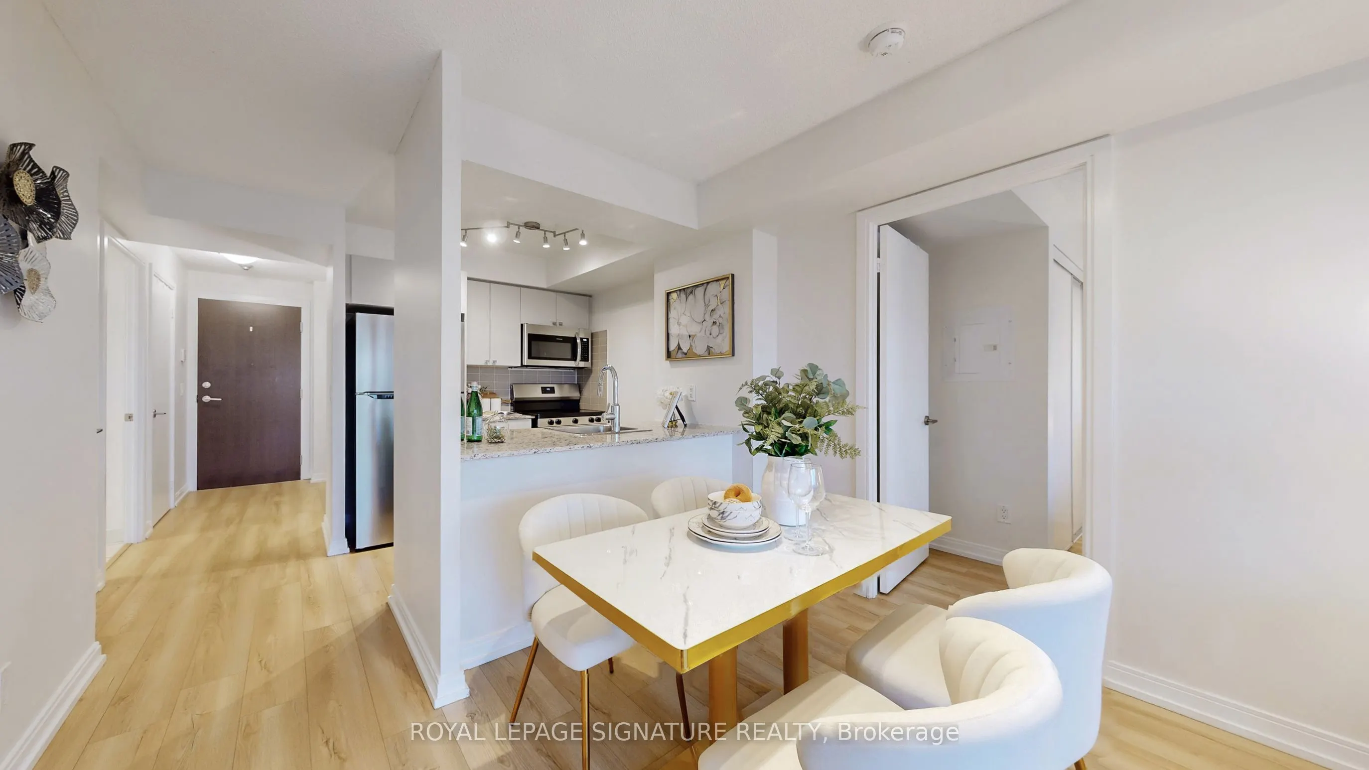 181 Village Green Square, #915