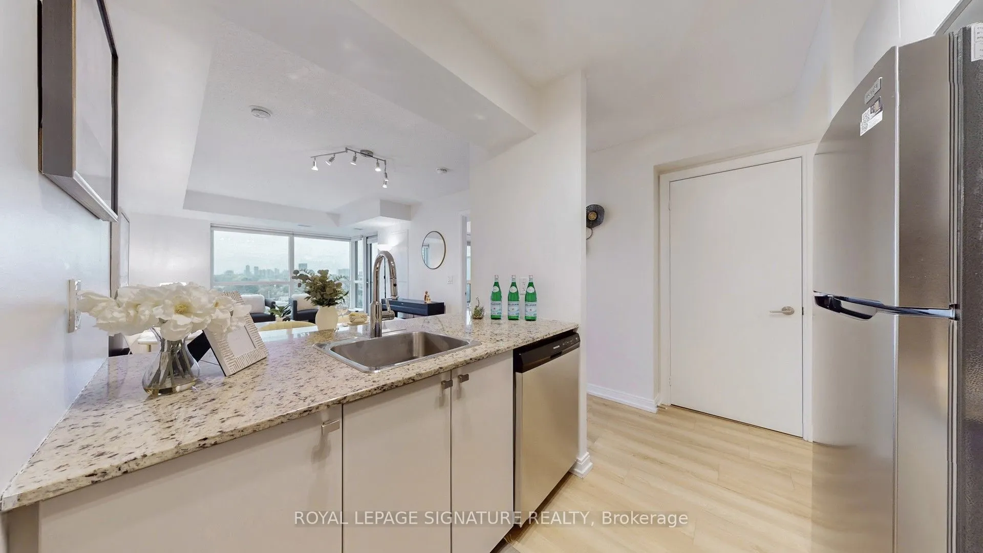 181 Village Green Square, #915