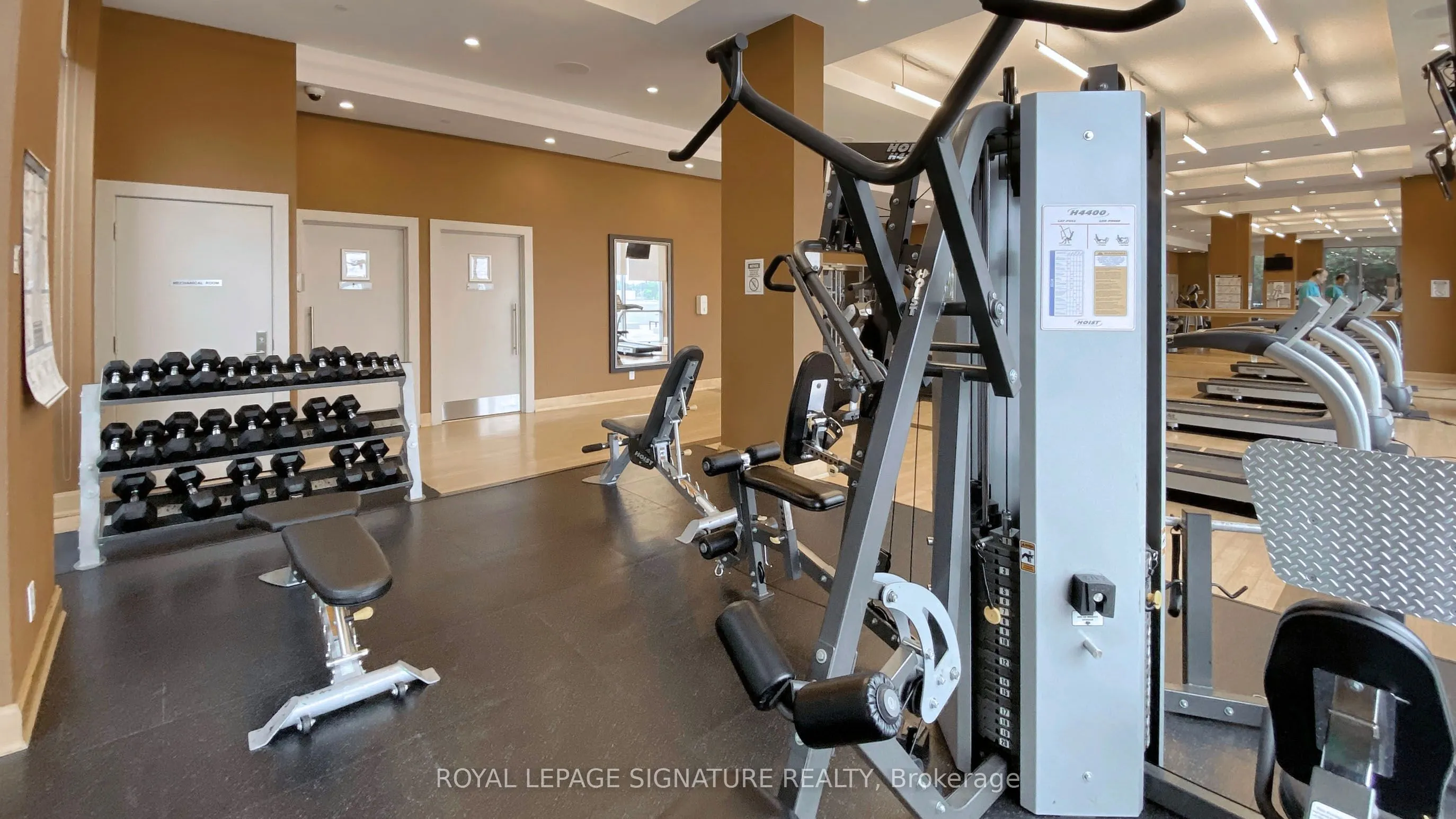 181 Village Green Square, #915