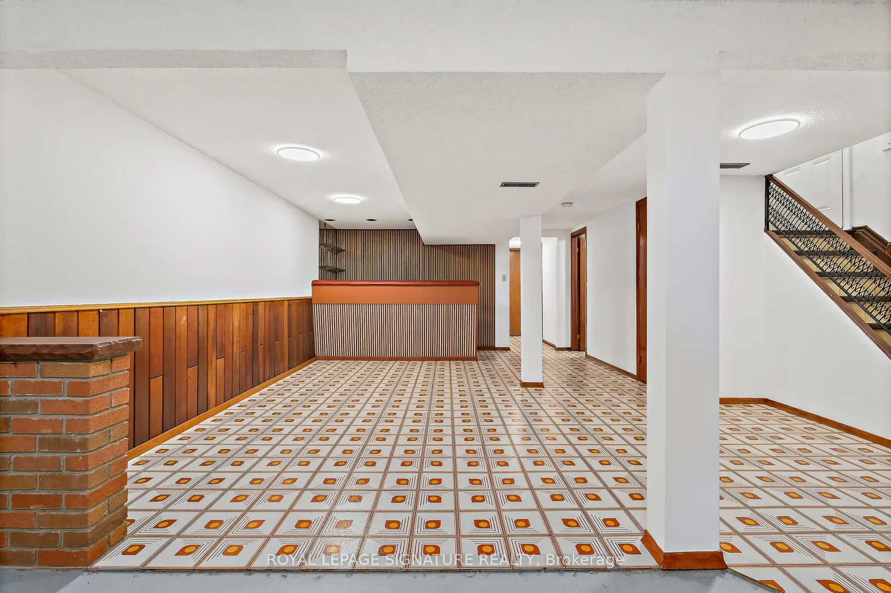 108 Rochman Boulevard