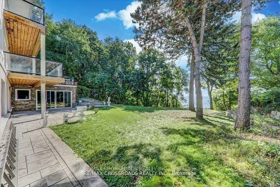 9 Redland Crescent E, #Lower U