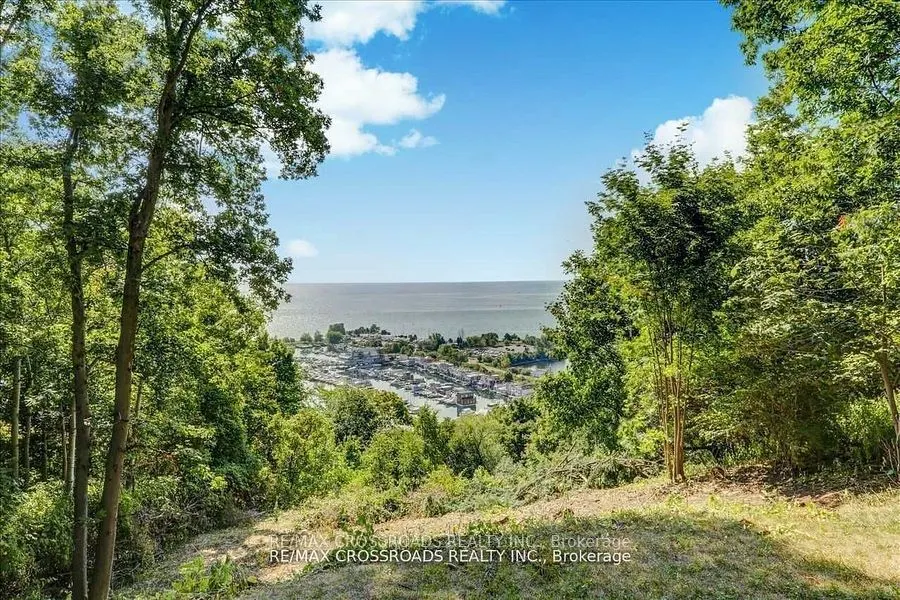 9 Redland Crescent E, #Lower U