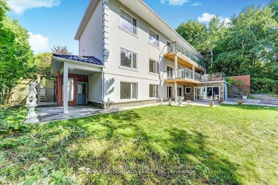 9 Redland Crescent E, #Lower U