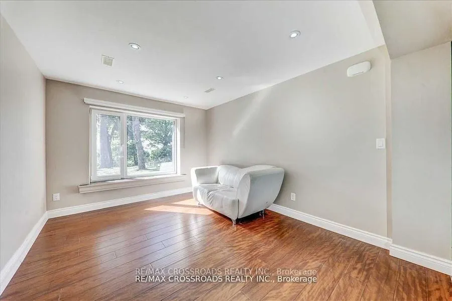 9 Redland Crescent E, #Lower U