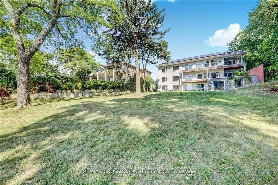 9 Redland Crescent E, #Lower U