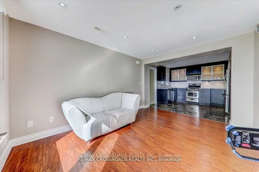 9 Redland Crescent E, #Lower U