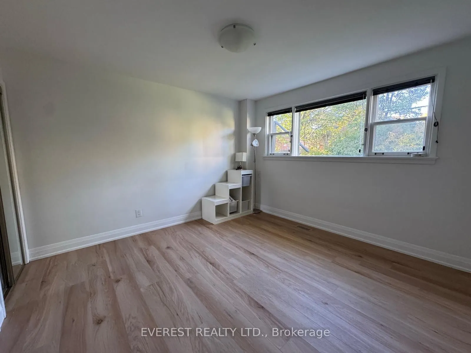 54 Shrewsbury Square