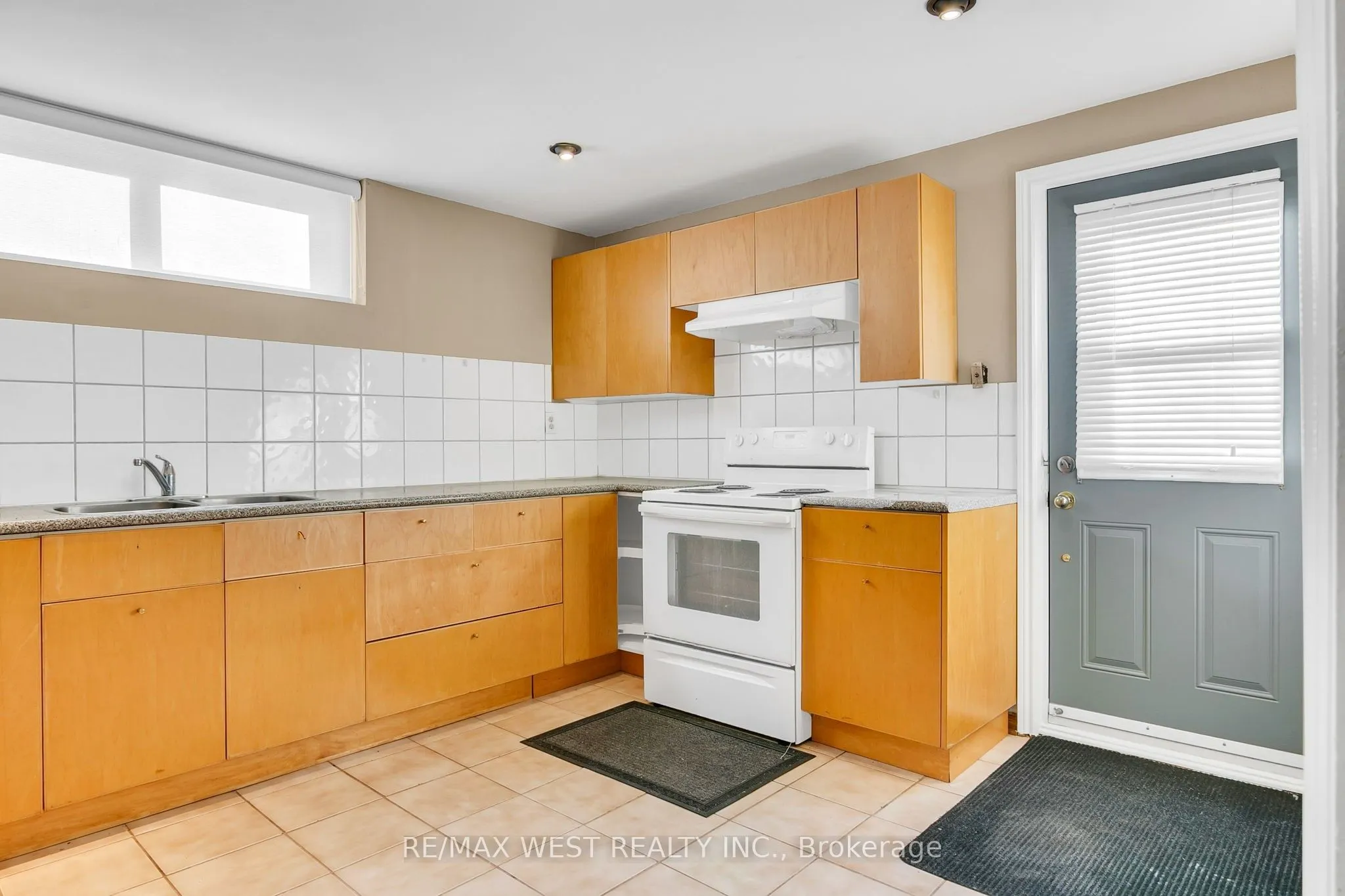 866 Scarborough Golf Clb Road