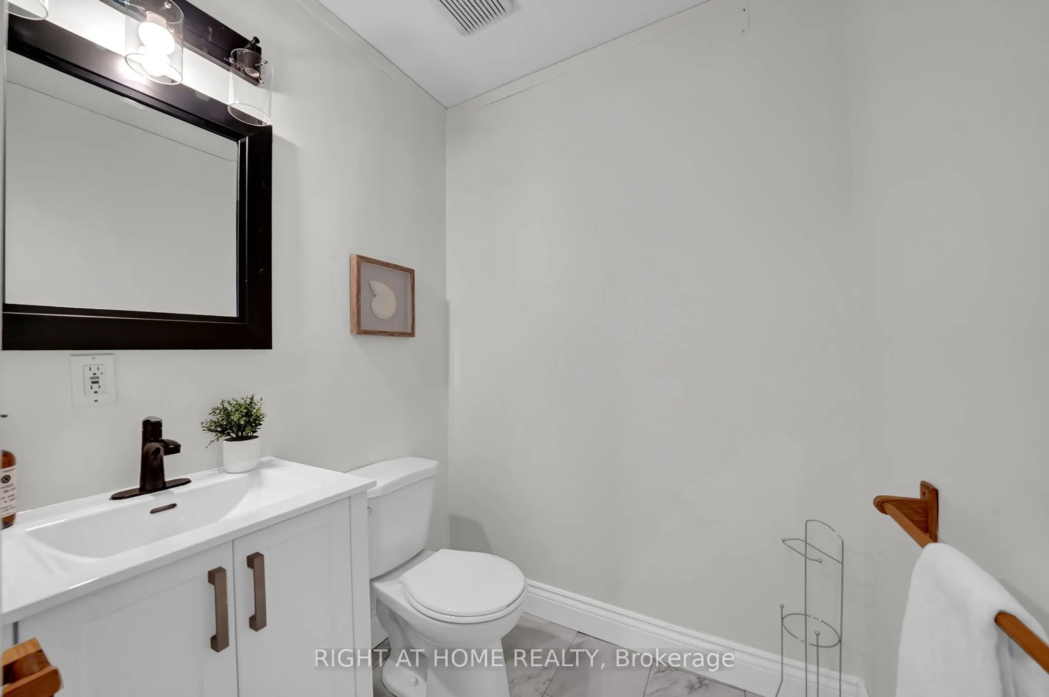 84 Oshawa Boulevard N