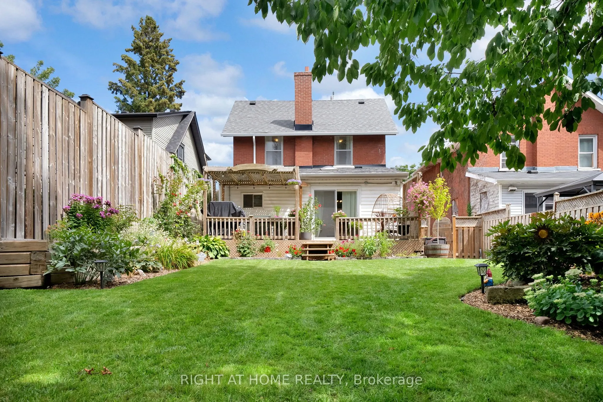 84 Oshawa Boulevard N