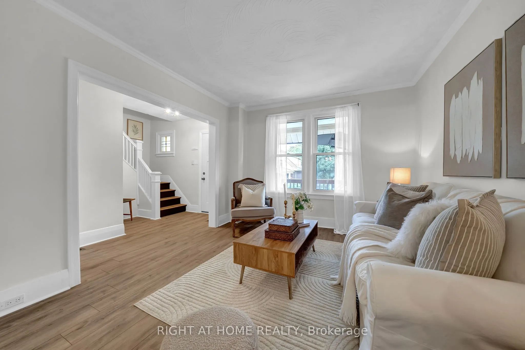 84 Oshawa Boulevard N