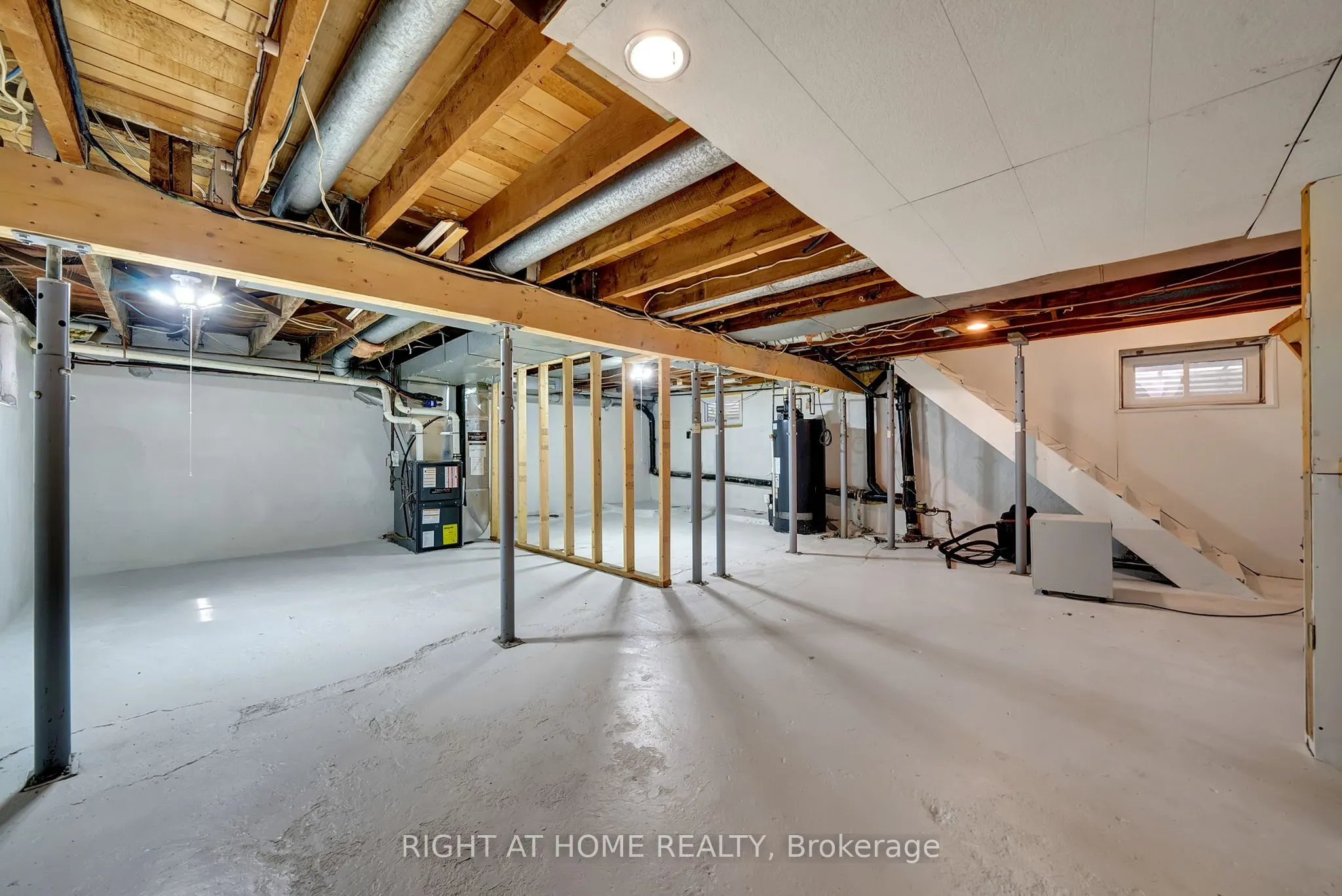 84 Oshawa Boulevard N