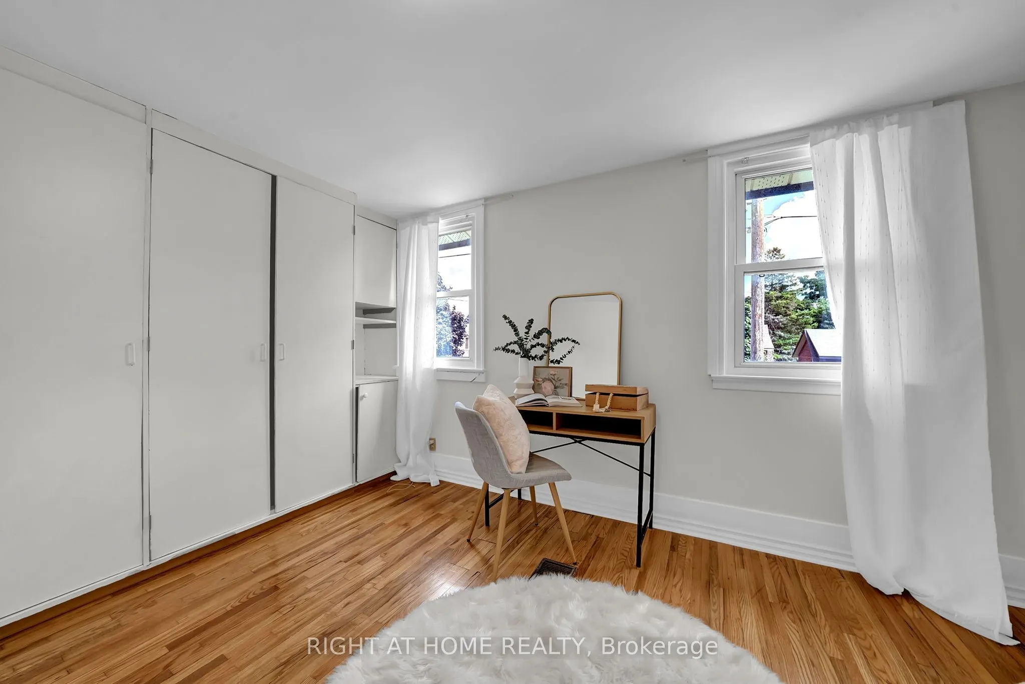 84 Oshawa Boulevard N