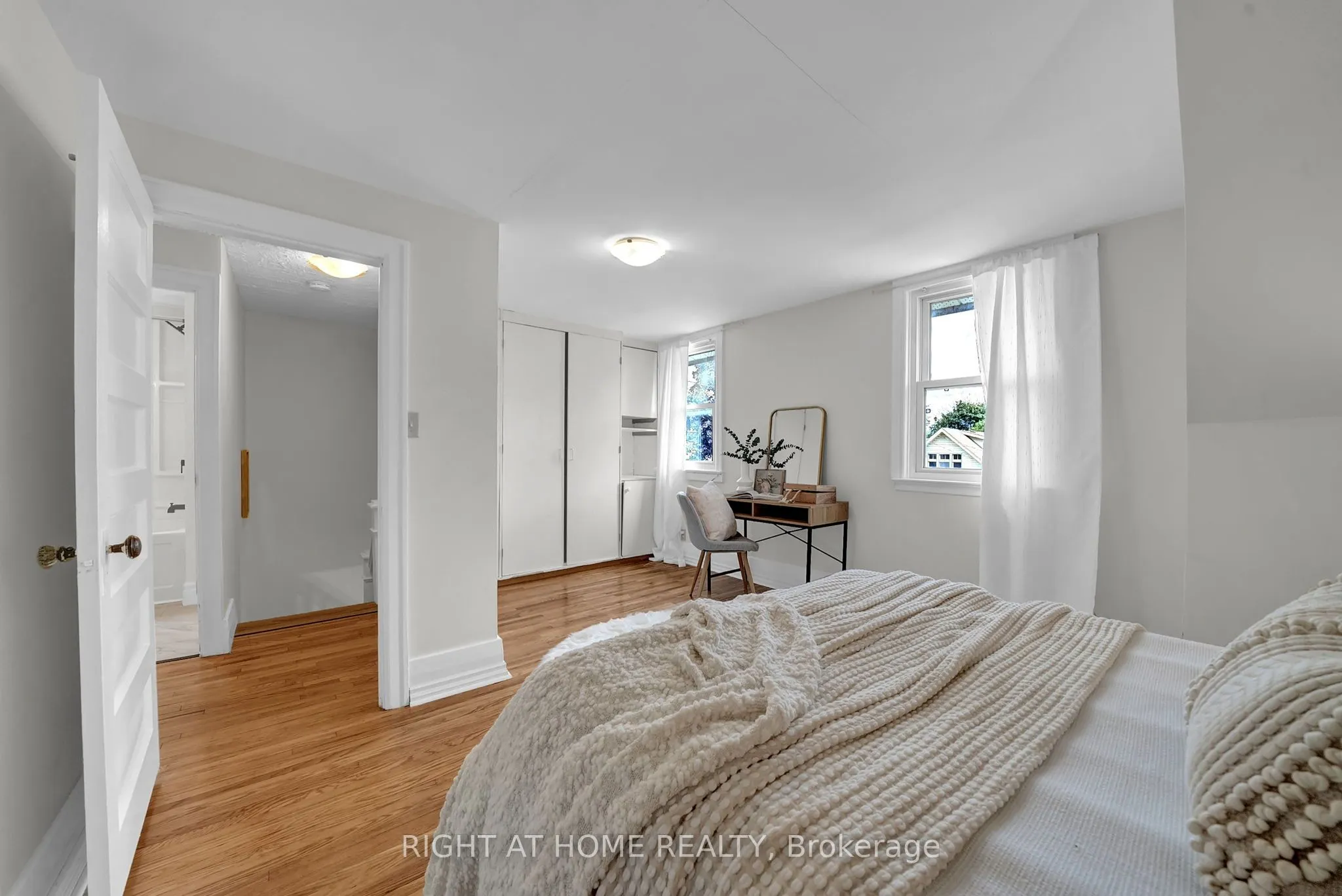 84 Oshawa Boulevard N