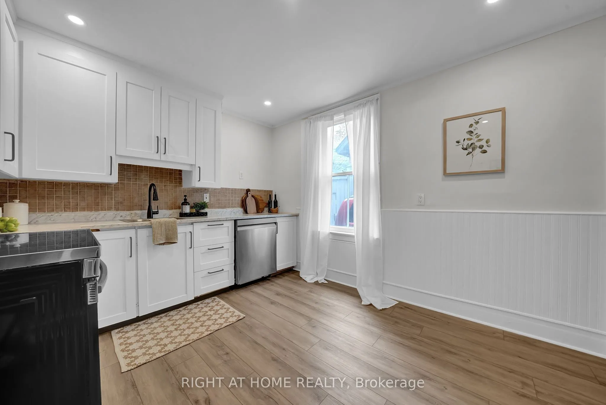 84 Oshawa Boulevard N