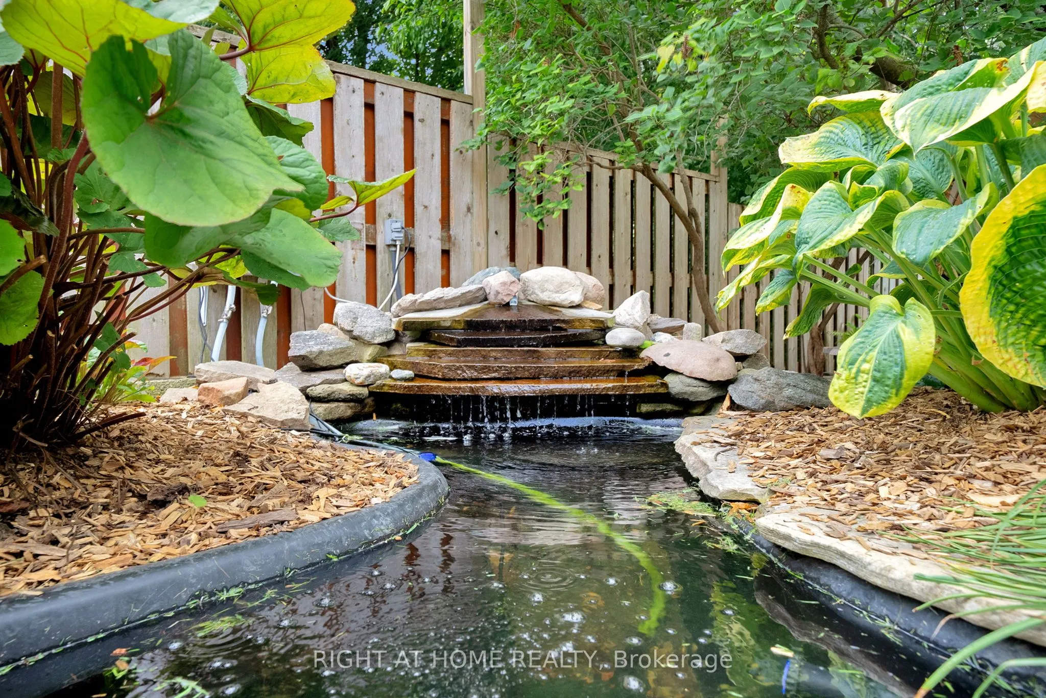 84 Oshawa Boulevard N