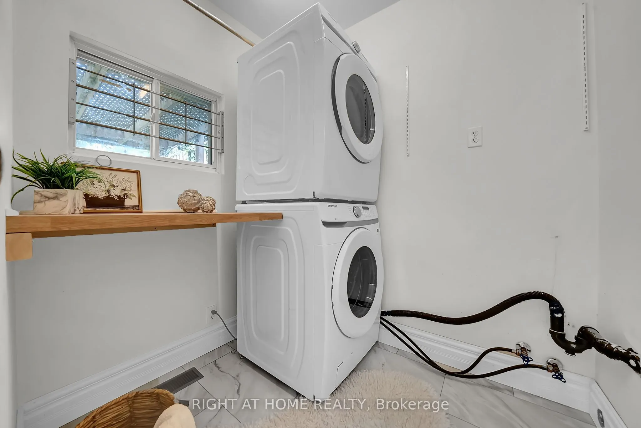 84 Oshawa Boulevard N