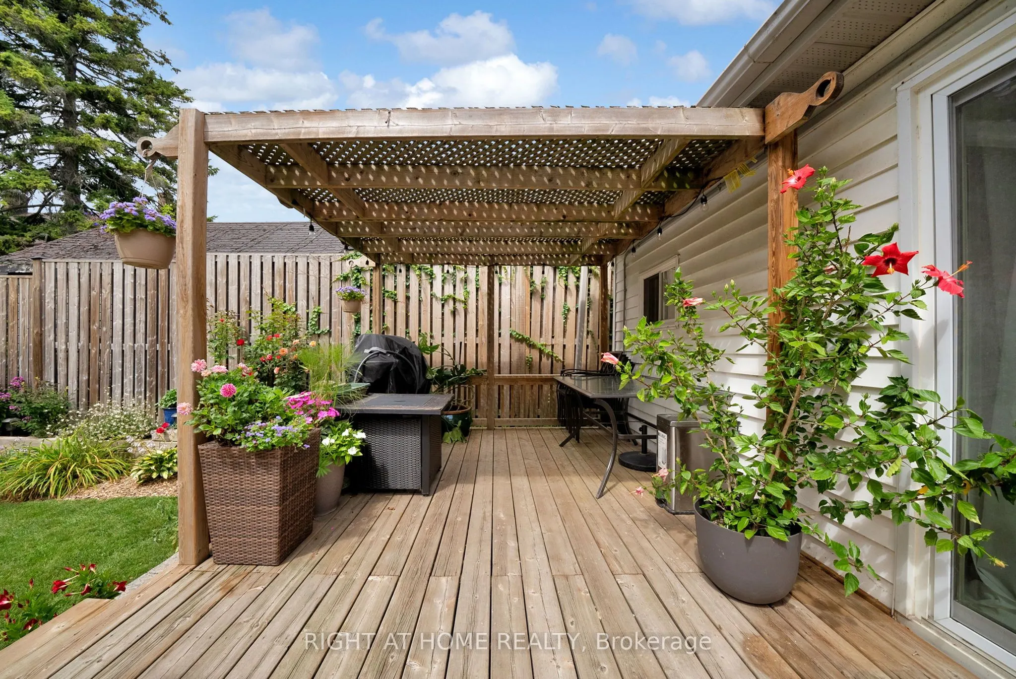 84 Oshawa Boulevard N