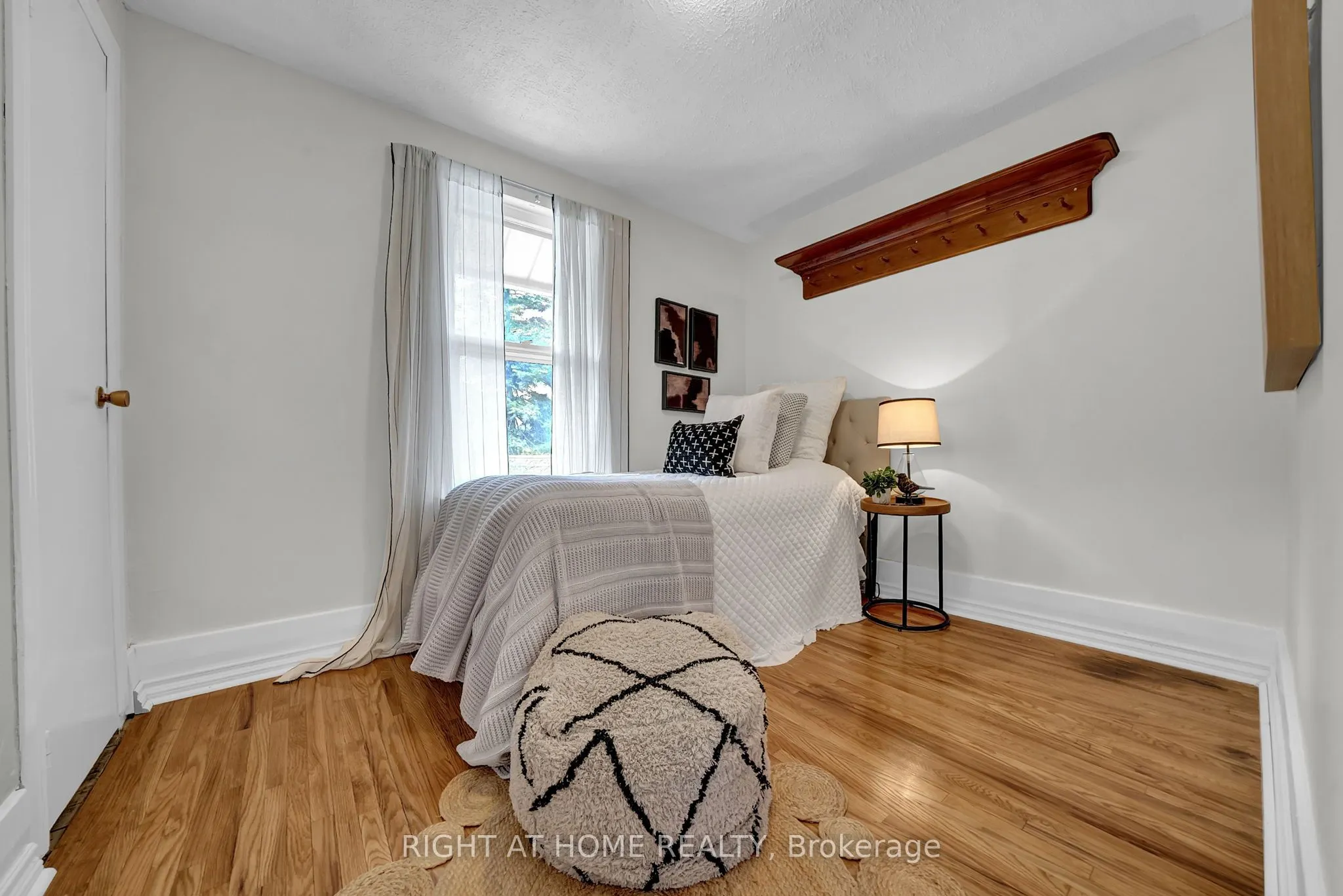 84 Oshawa Boulevard N