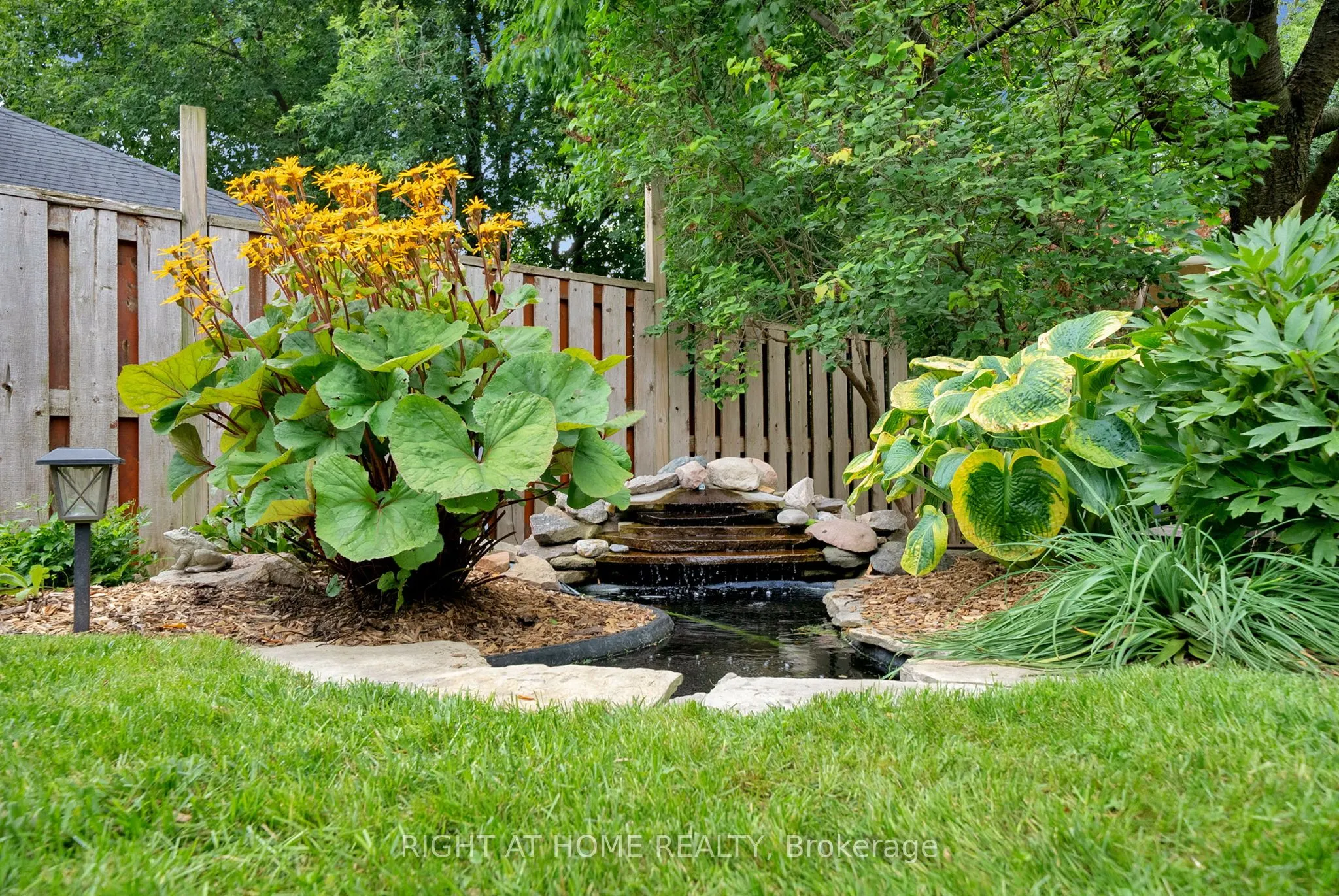 84 Oshawa Boulevard N