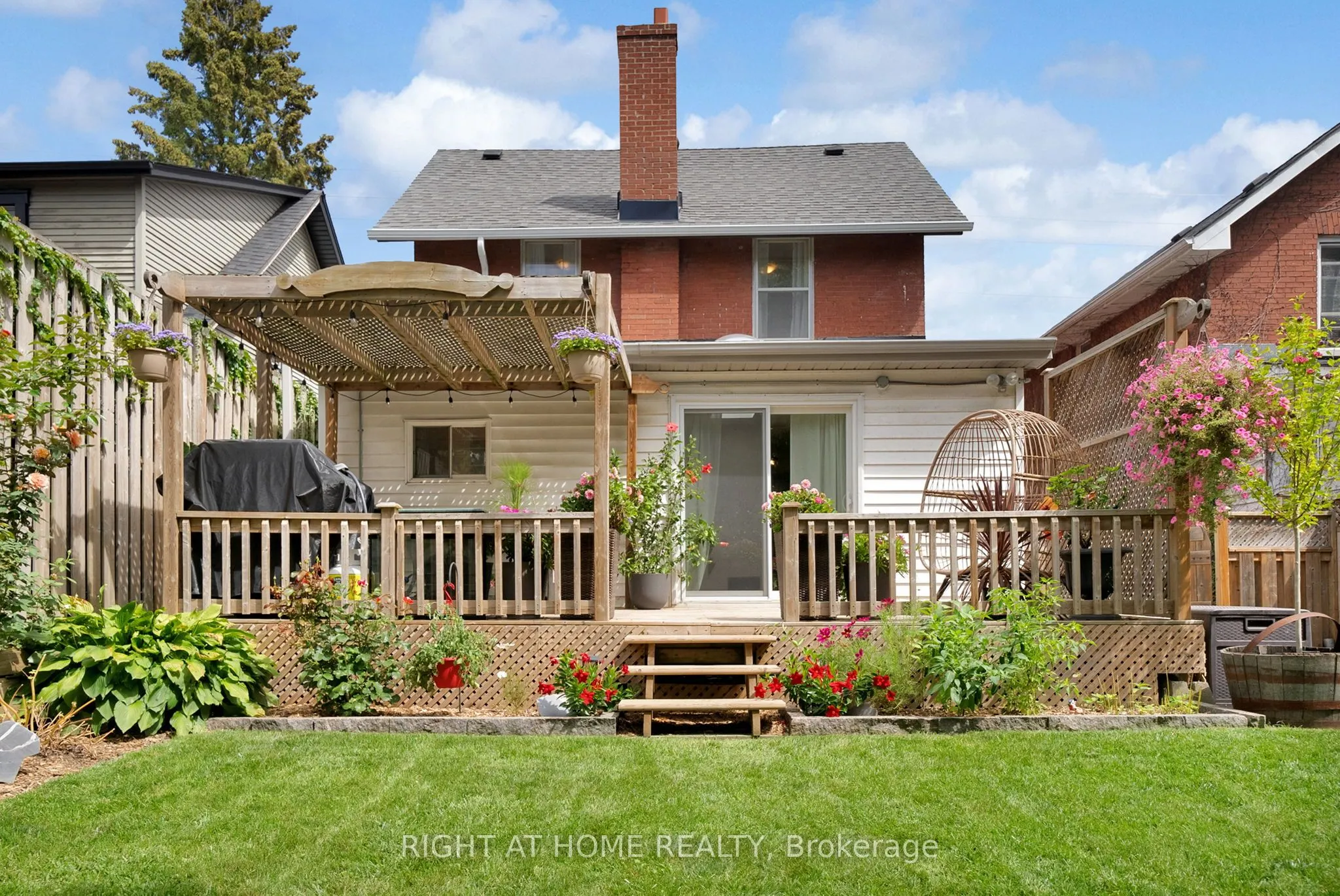 84 Oshawa Boulevard N