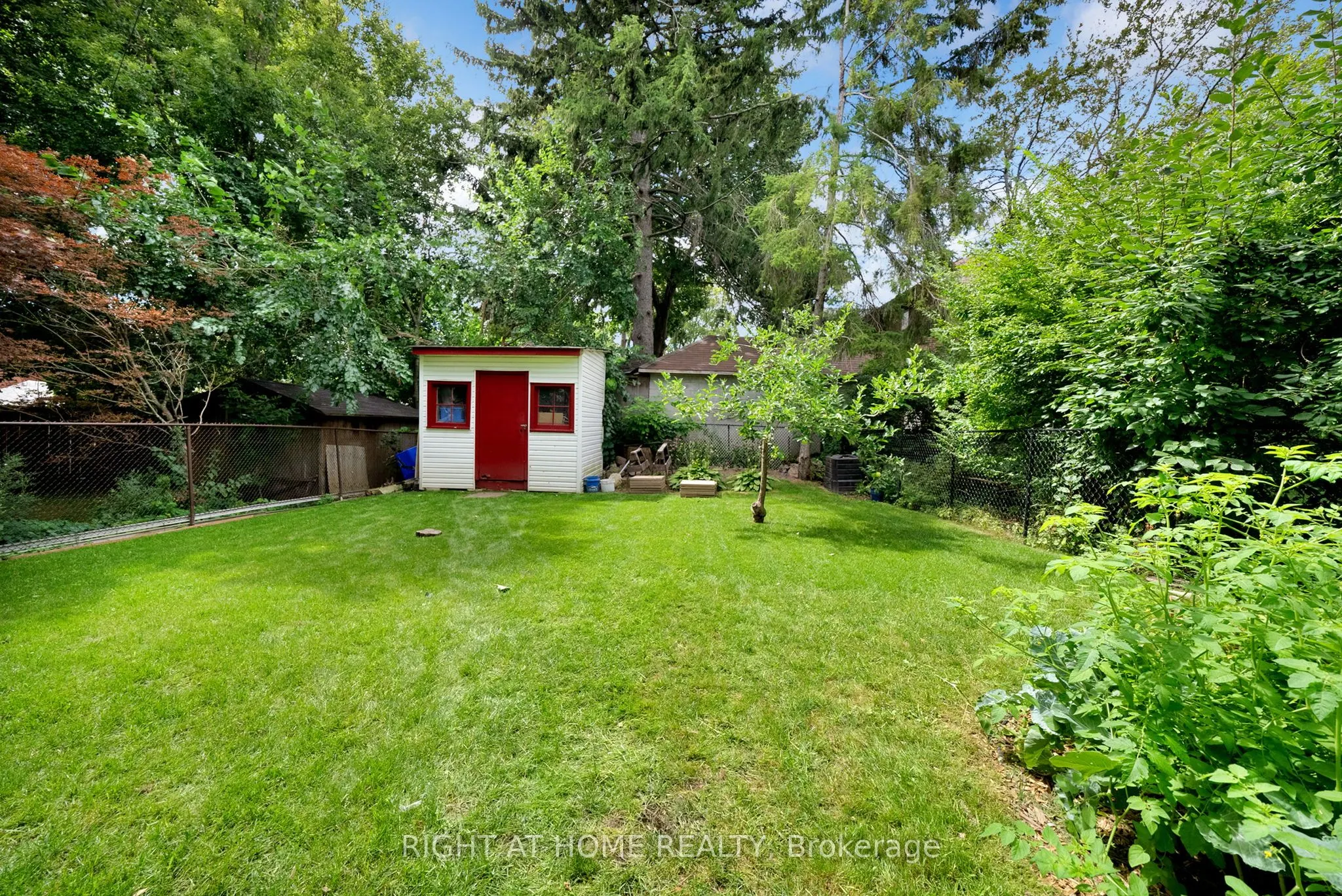 84 Oshawa Boulevard N