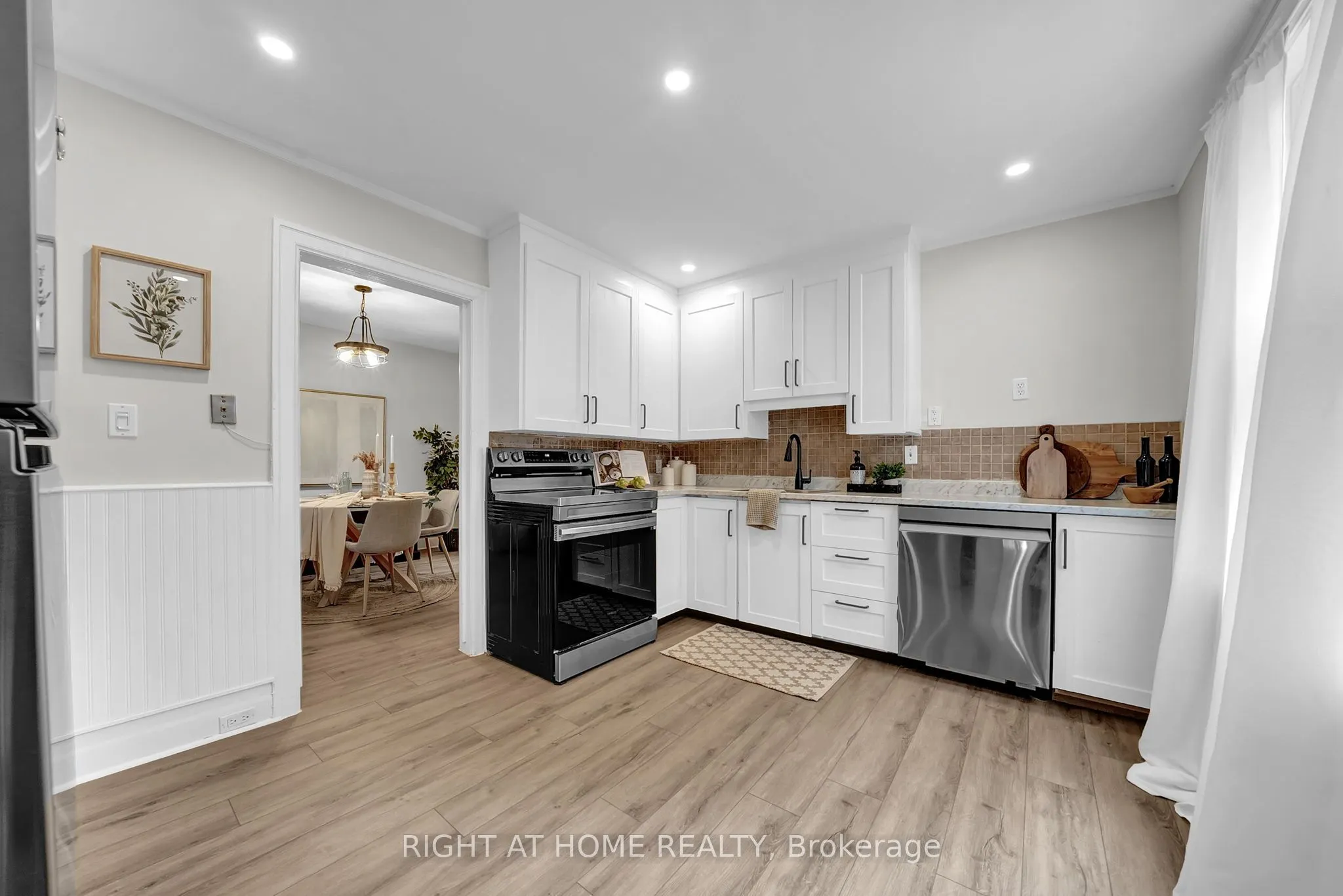 84 Oshawa Boulevard N