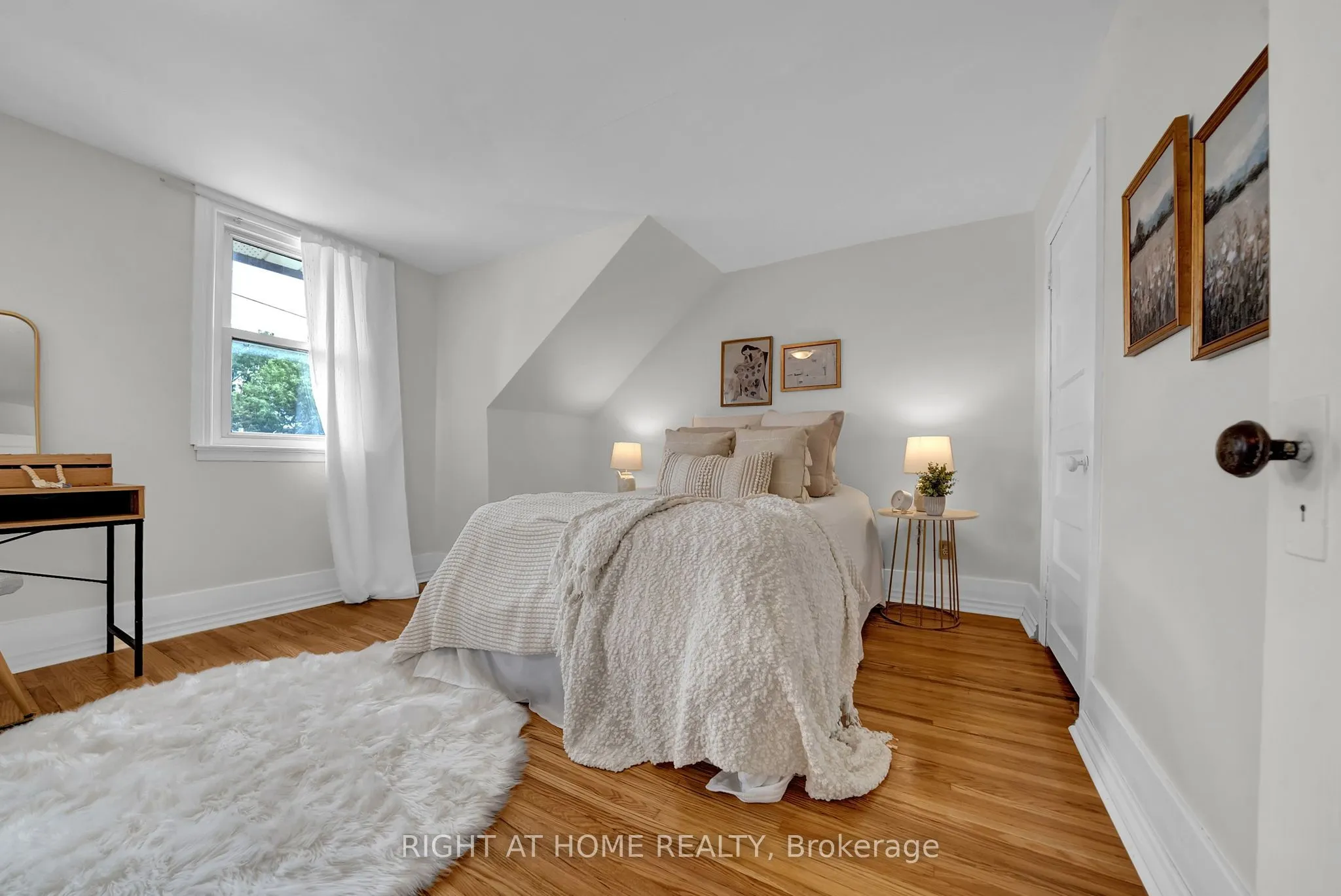 84 Oshawa Boulevard N