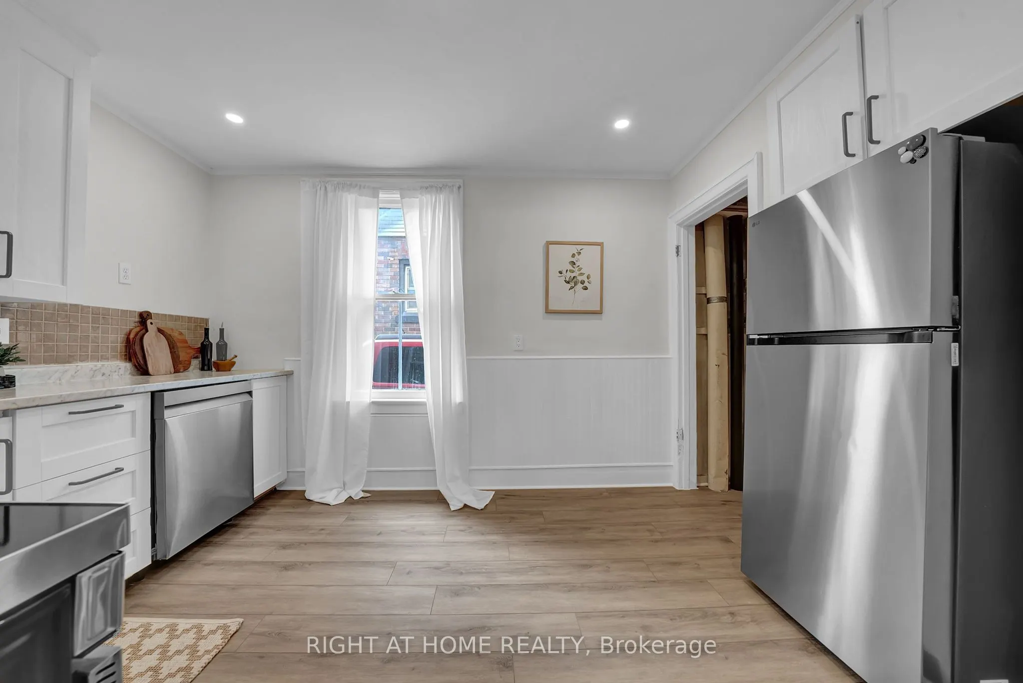 84 Oshawa Boulevard N