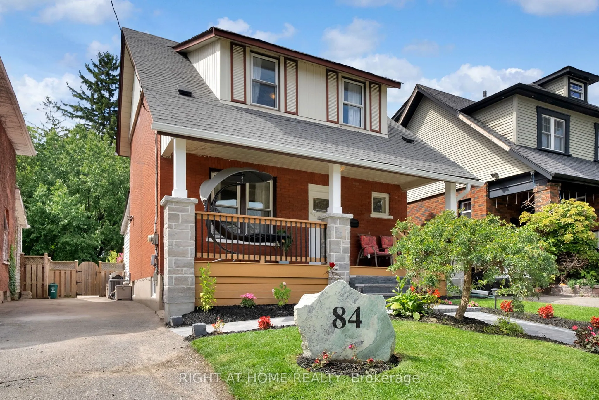 84 Oshawa Boulevard N