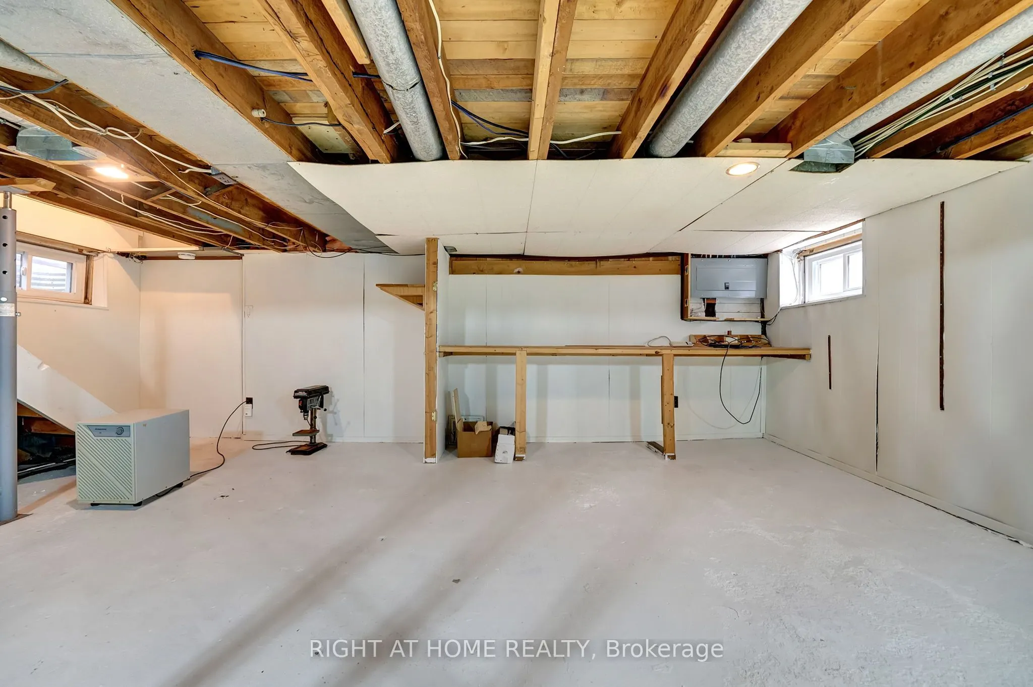 84 Oshawa Boulevard N