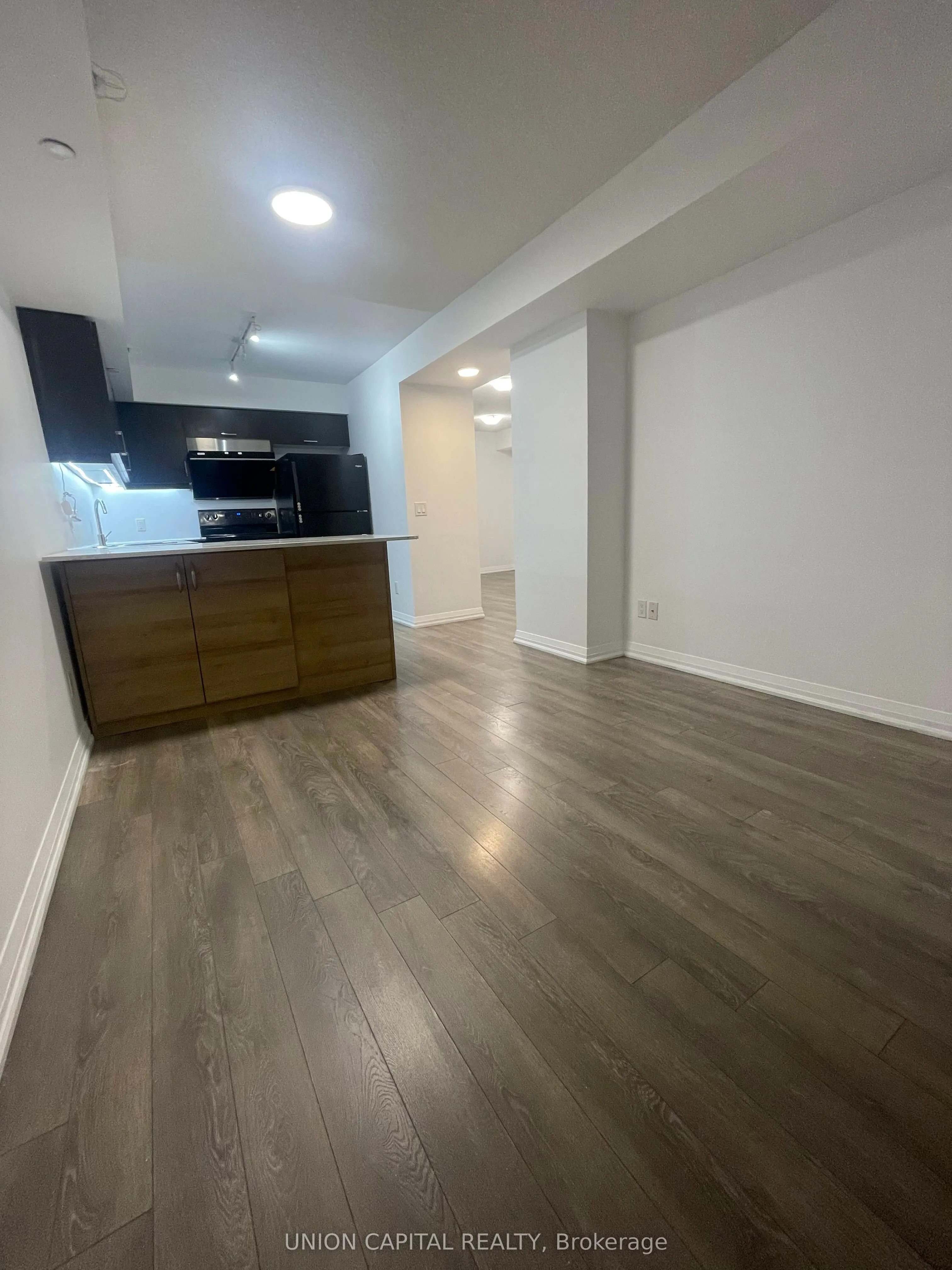 30 MEADOWGLEN Place, #701