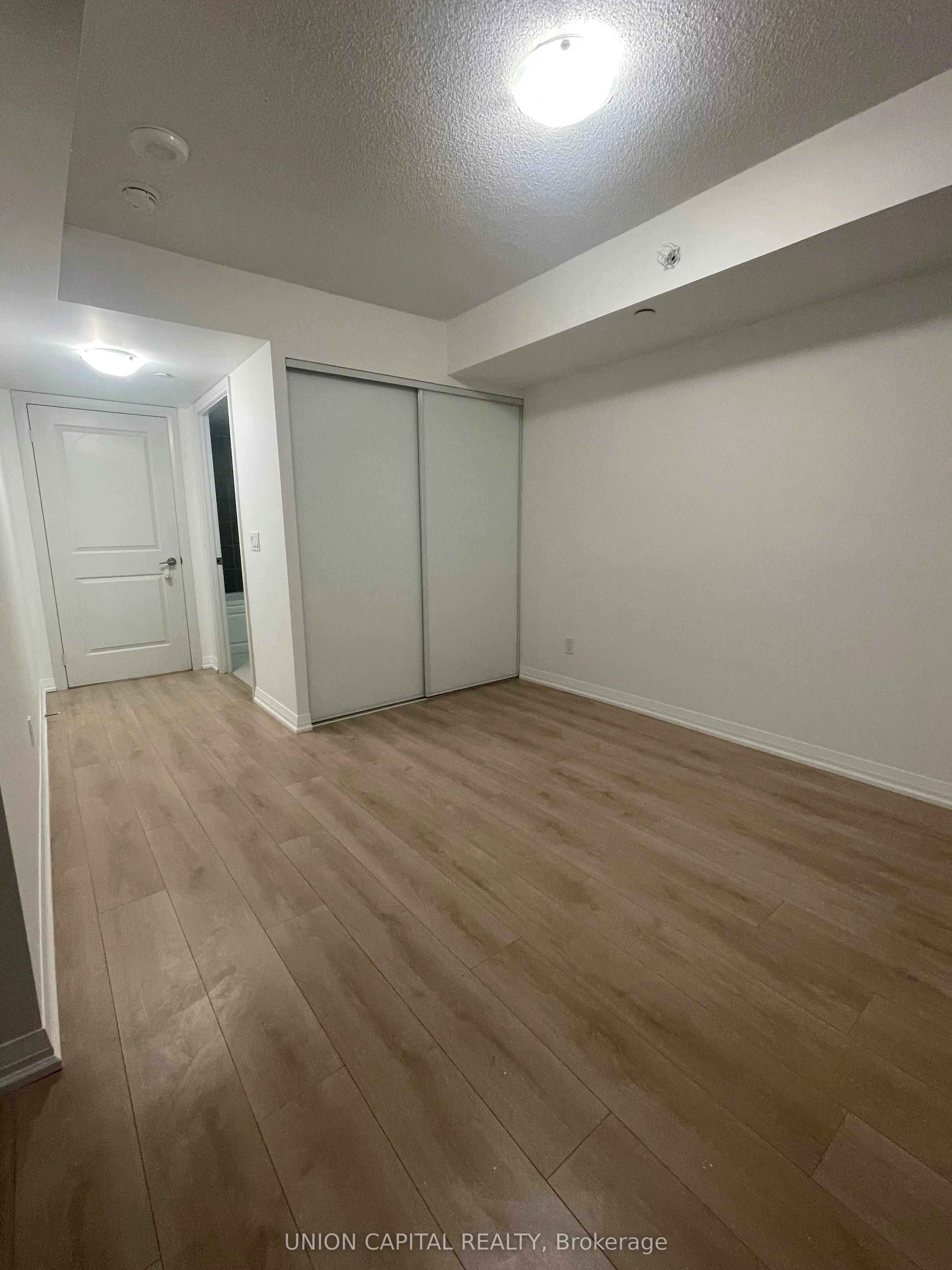 30 MEADOWGLEN Place, #701