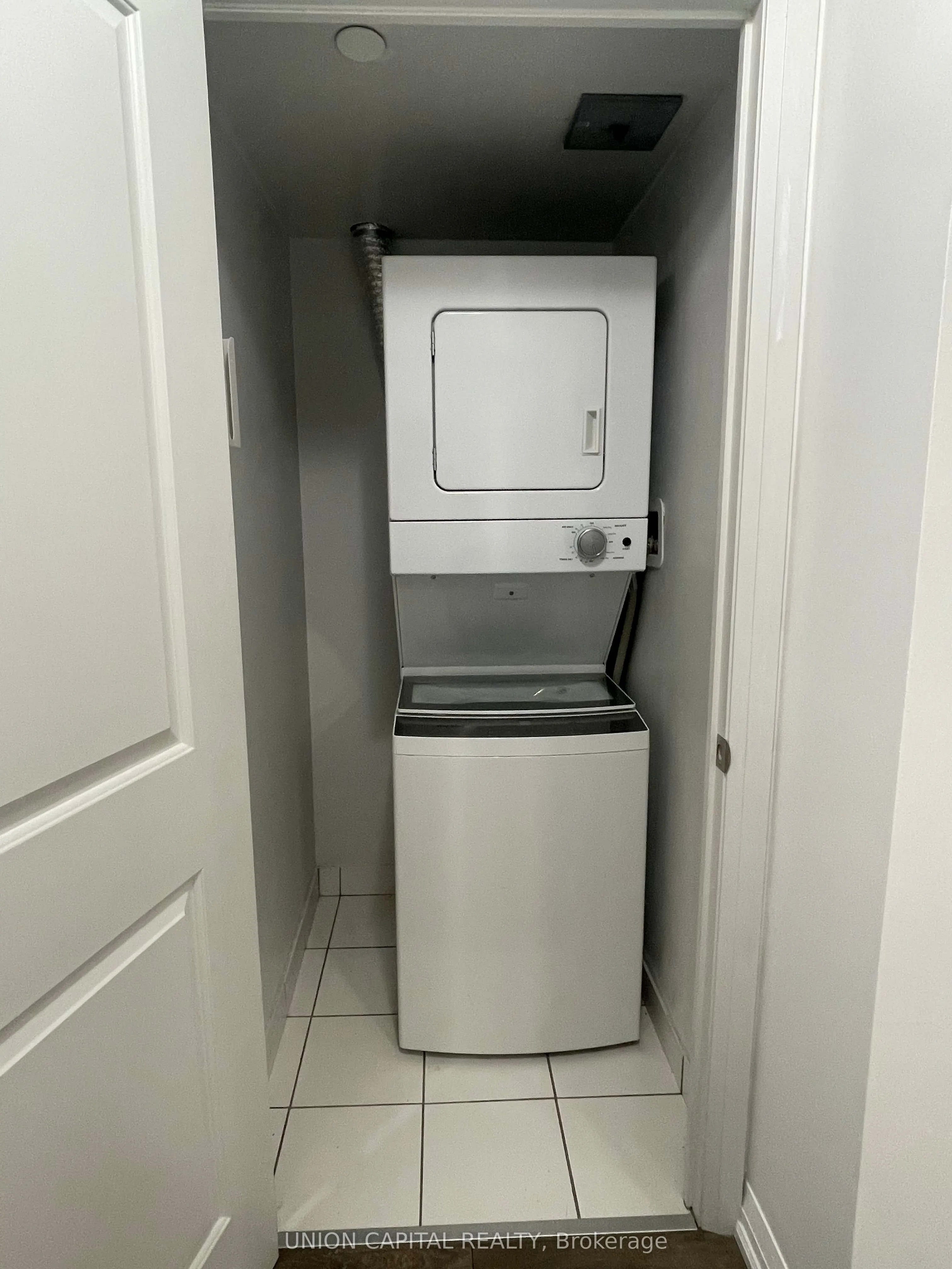 30 MEADOWGLEN Place, #701