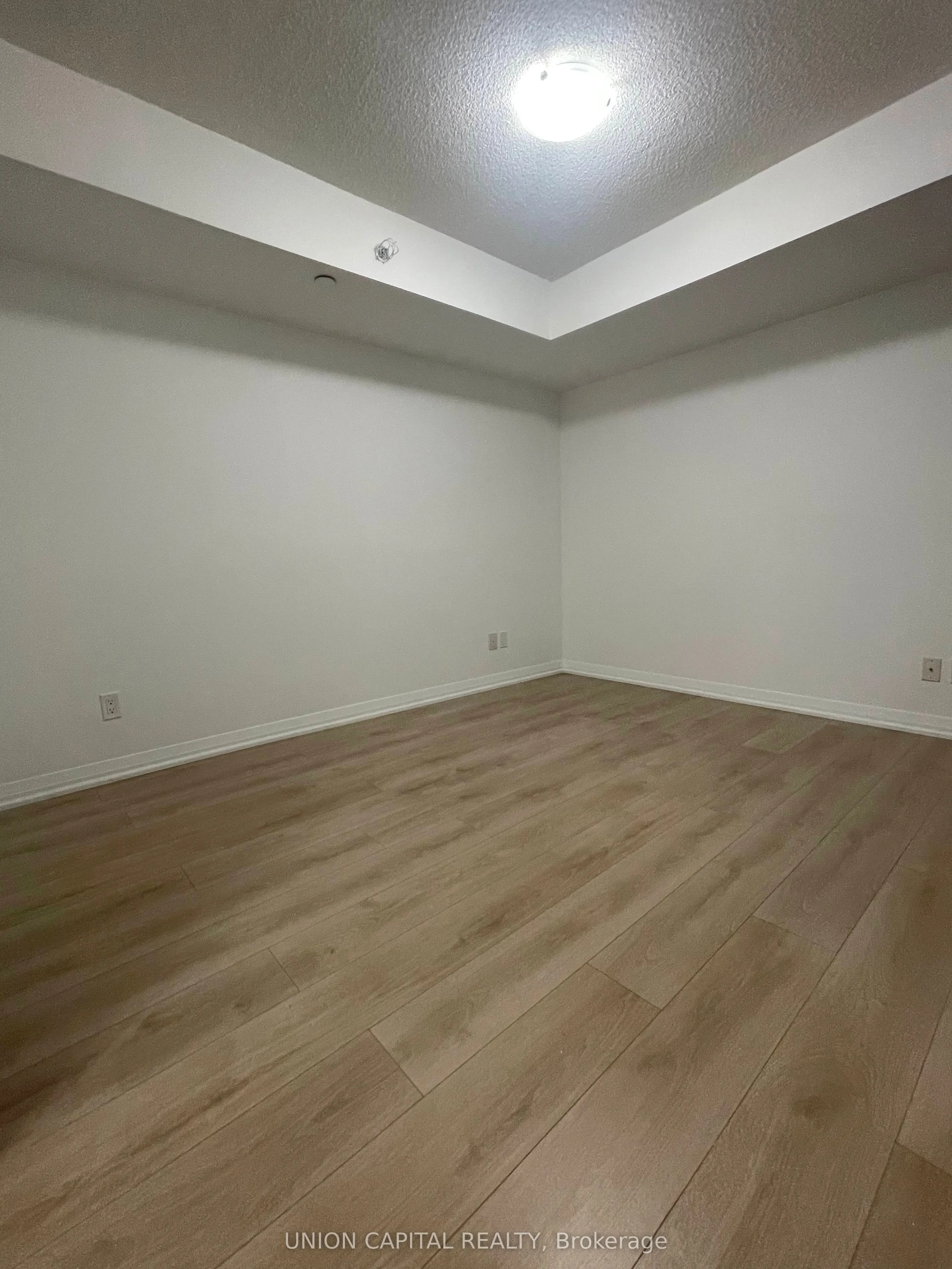 30 MEADOWGLEN Place, #701