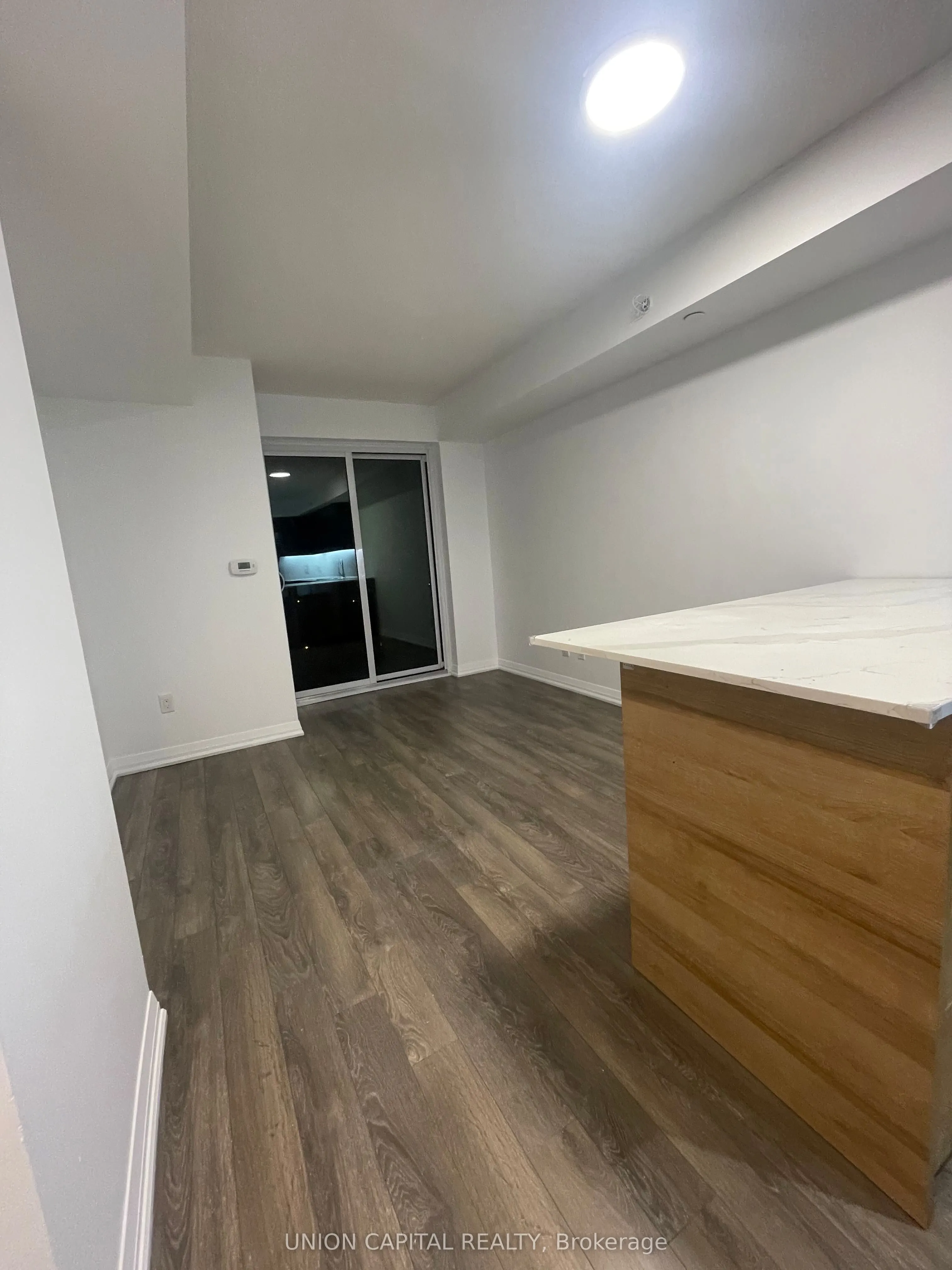 30 MEADOWGLEN Place, #701