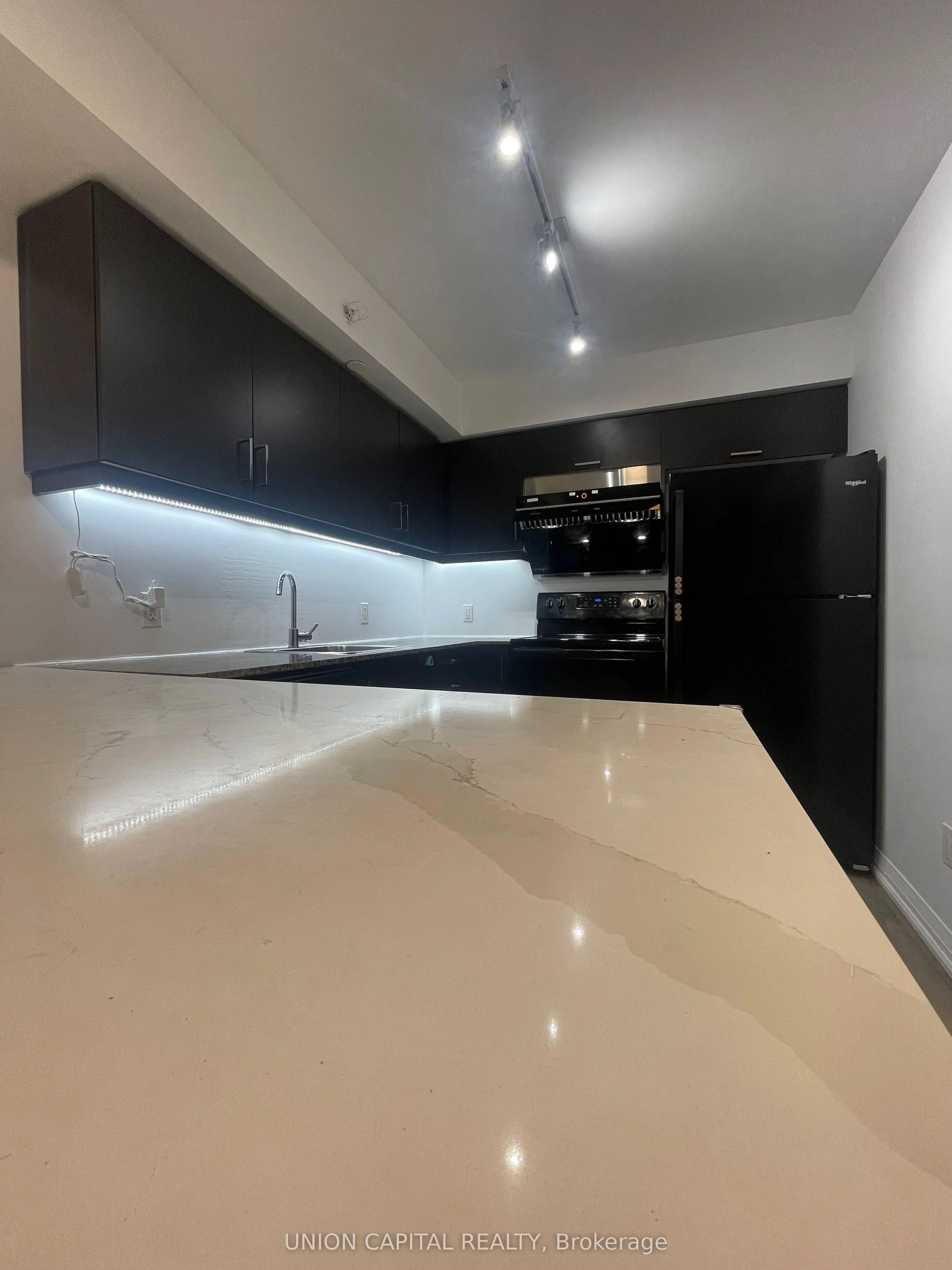 30 MEADOWGLEN Place, #701