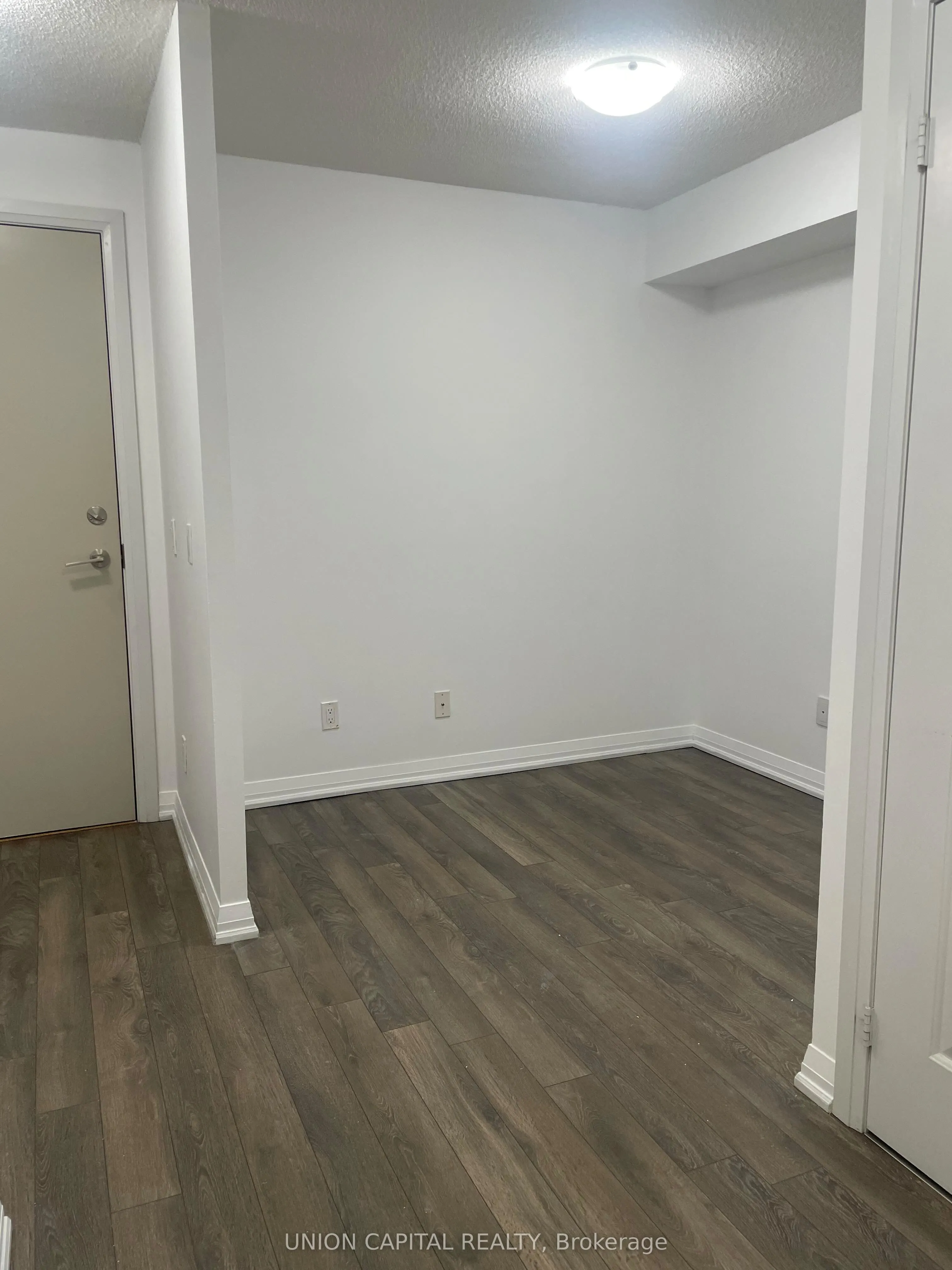 30 MEADOWGLEN Place, #701