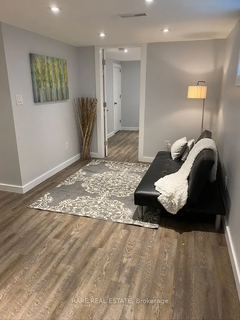 2491 Gerrard Street E