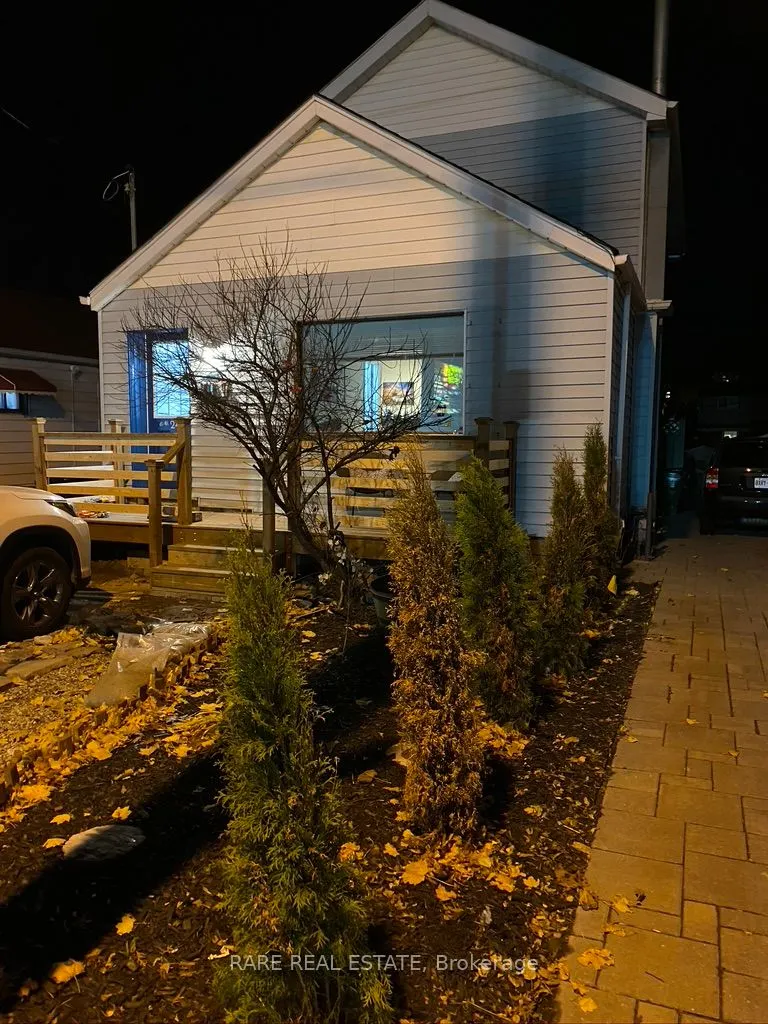 2491 Gerrard Street E