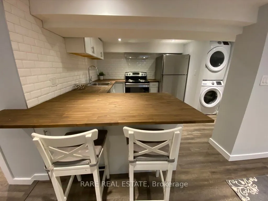 2491 Gerrard Street E