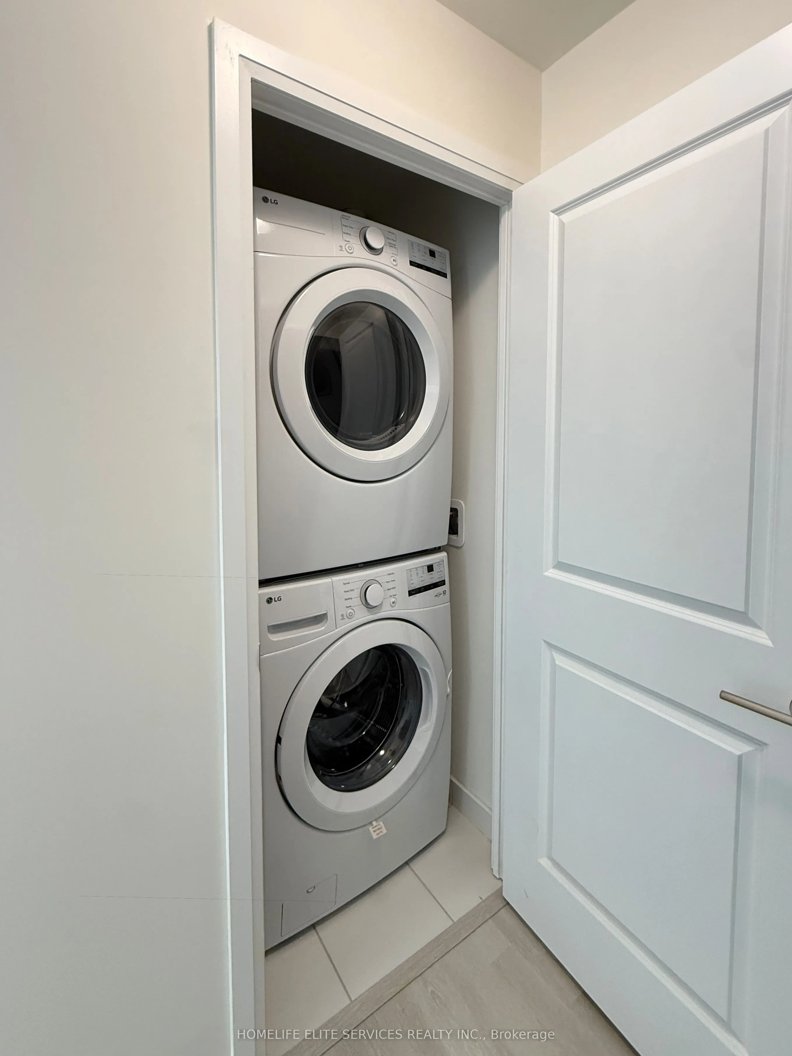 3260 Sheppard Avenue E, #1709