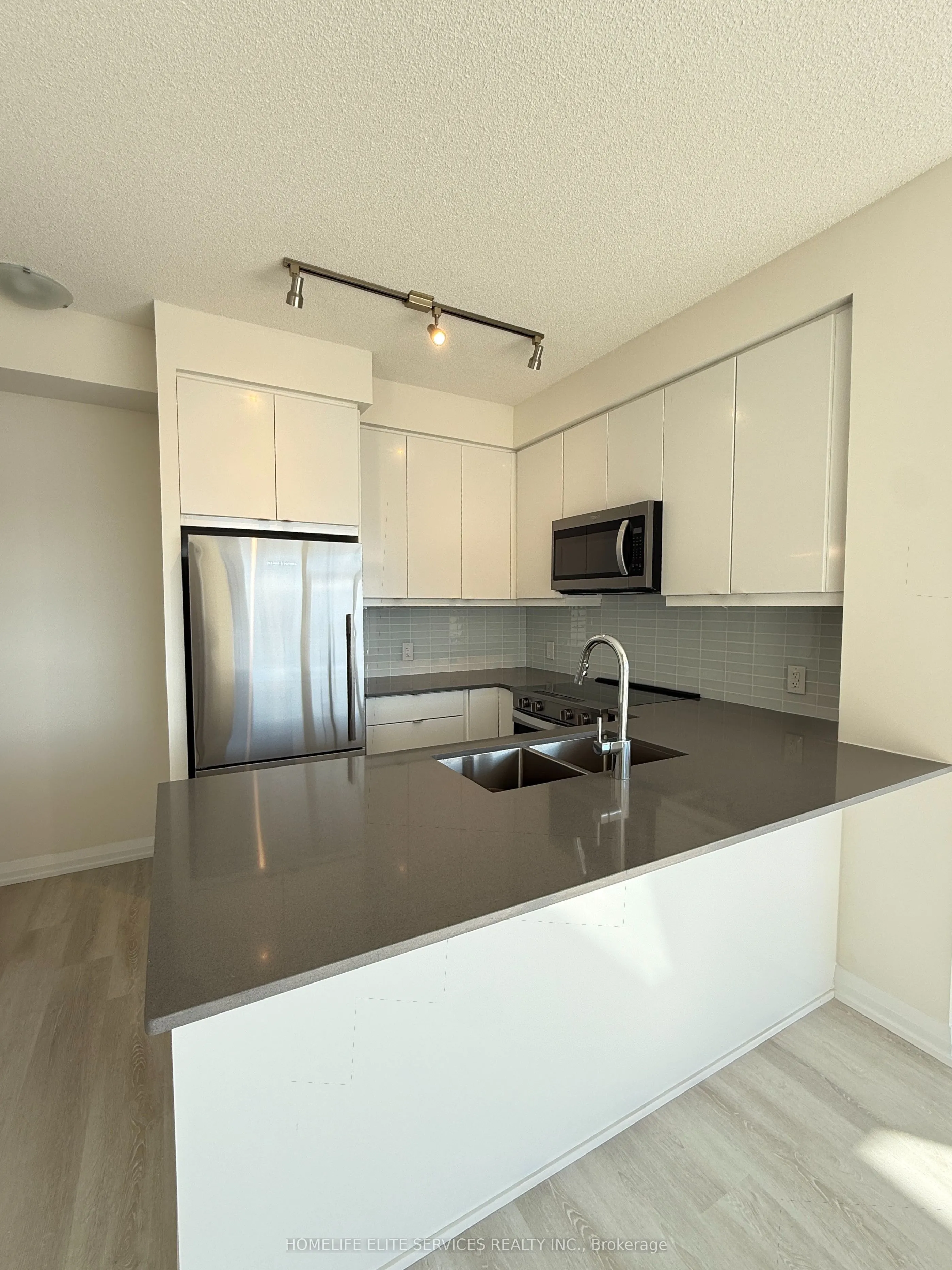 3260 Sheppard Avenue E, #1709