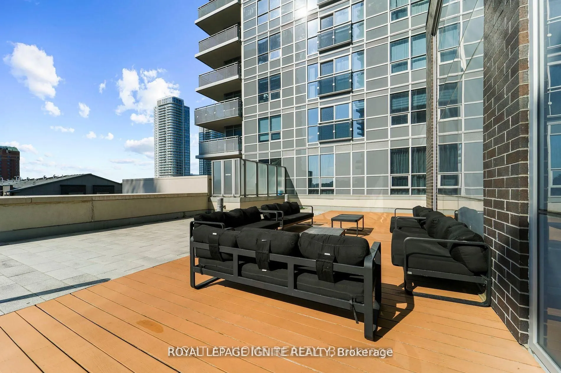 255 Village Green Square, #1007