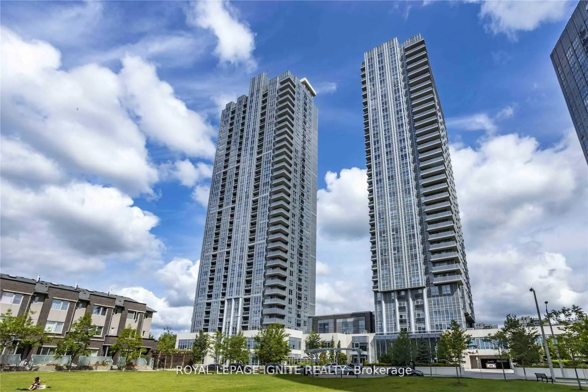 255 Village Green Square, #1007