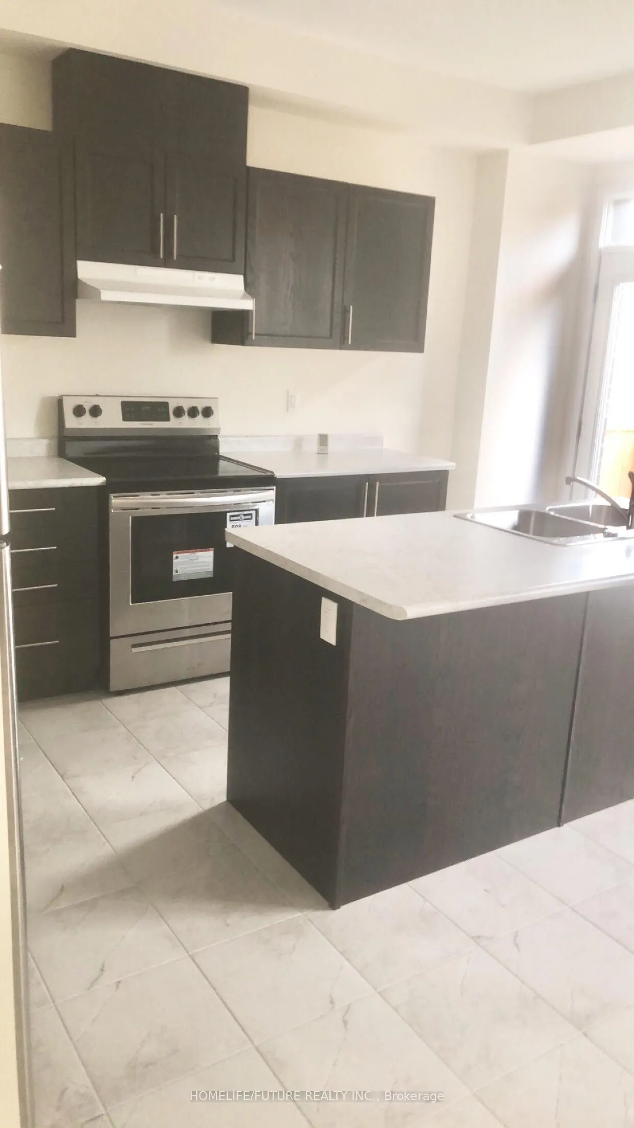 978 Kicking Horse Path