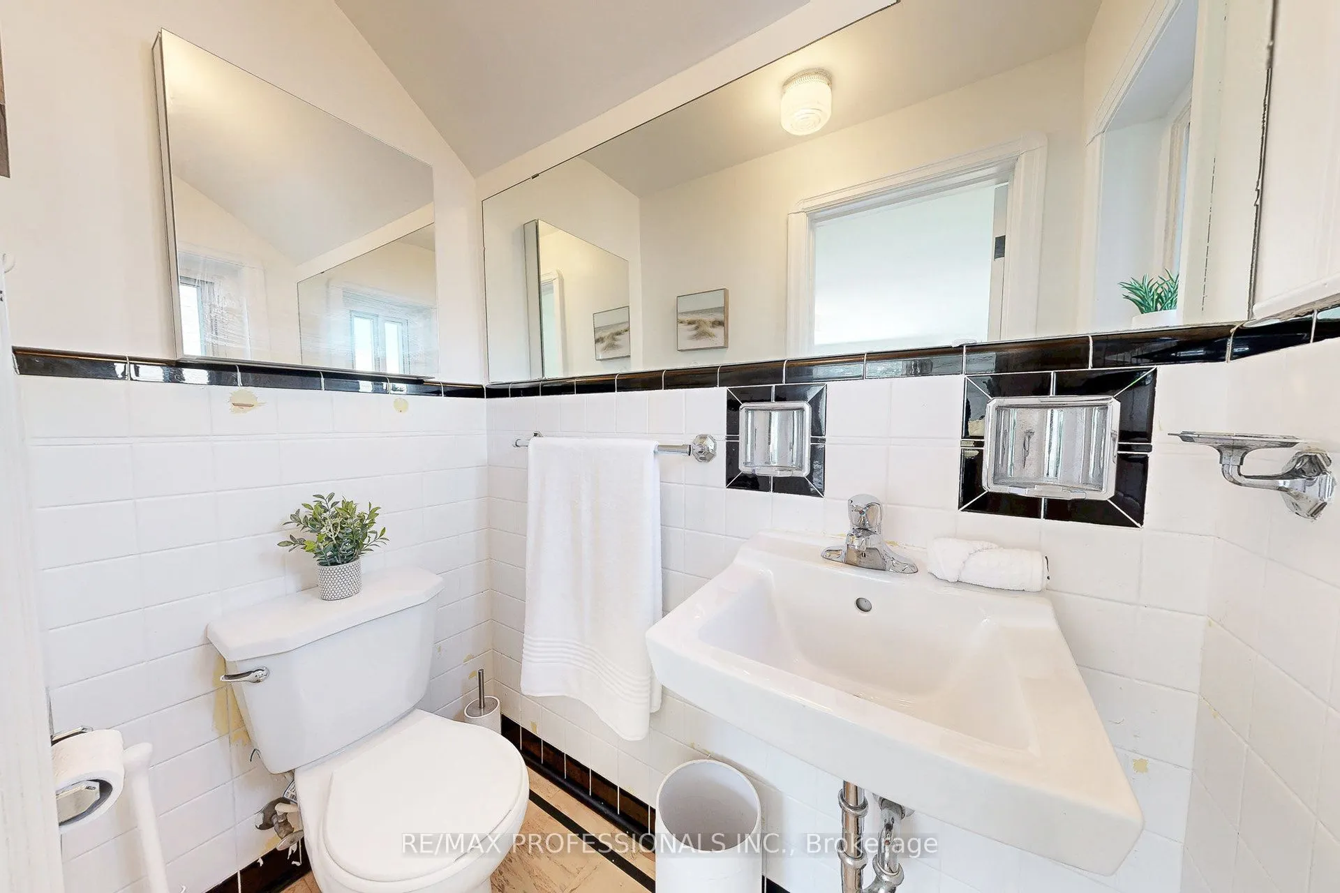 146 Pinegrove Avenue