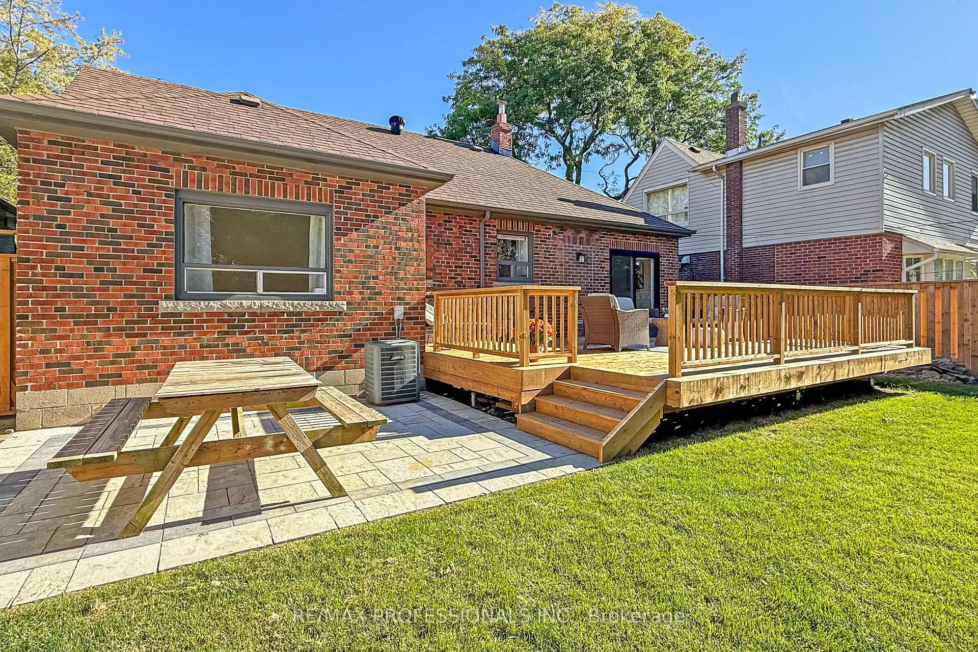 146 Pinegrove Avenue