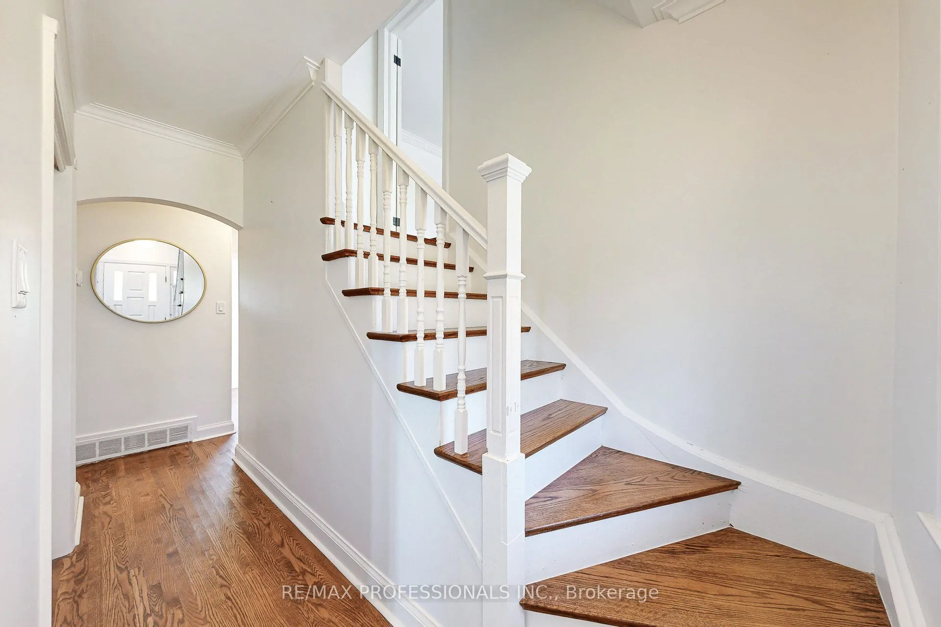 146 Pinegrove Avenue